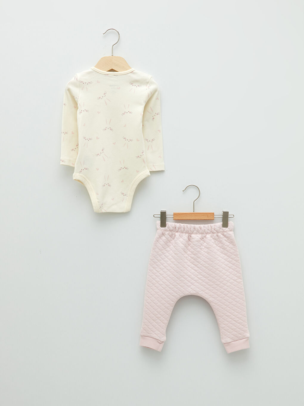 Ekru Bisiklet Yaka Uzun Kollu Baskılı Kız Bebek Çıtçıtlı Body ve Pantolon 2'li Takım-1