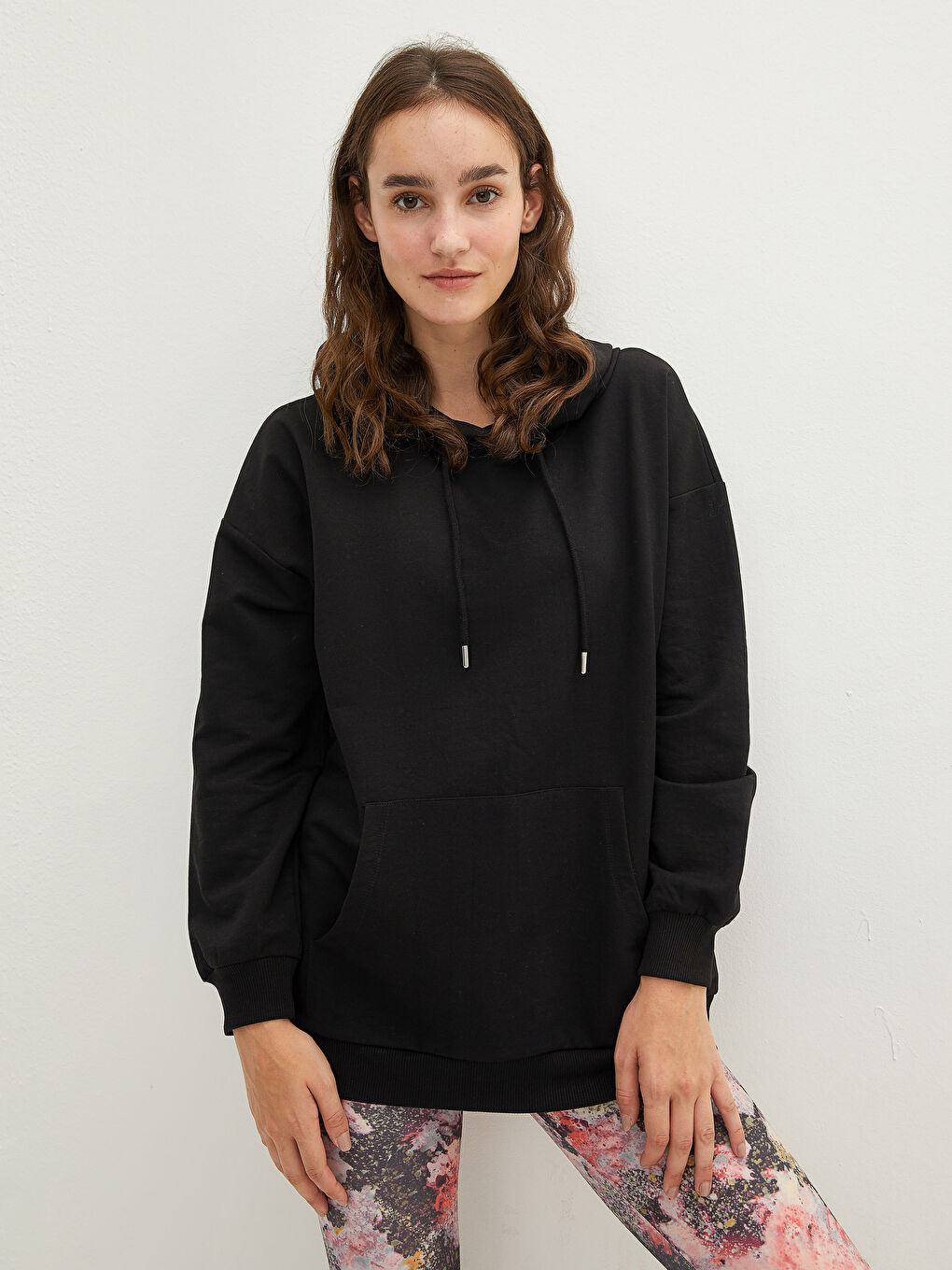 Siyah Kapüşon Yaka Düz Uzun Kollu Kadın Sweatshirt