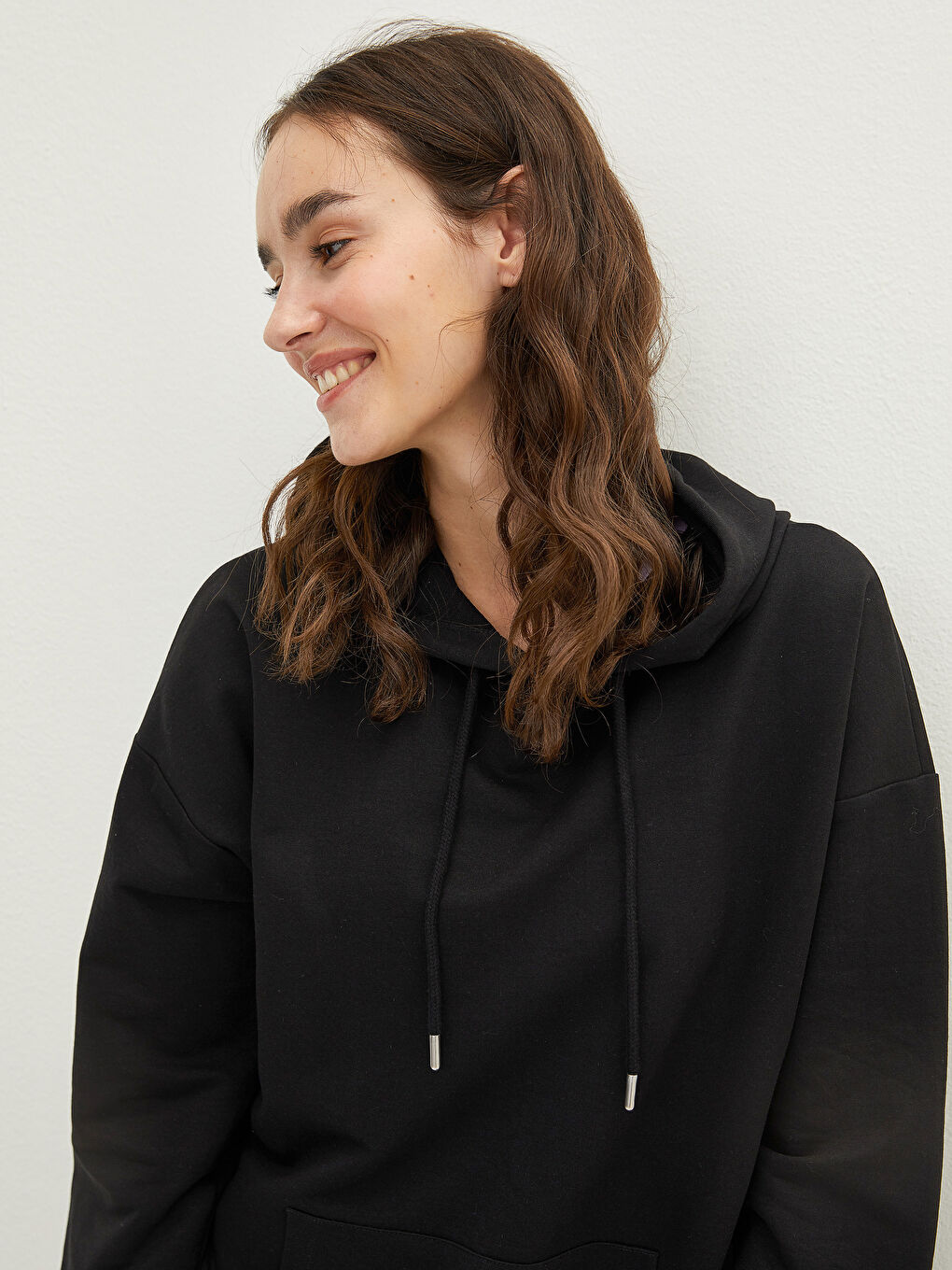 Siyah Kapüşon Yaka Düz Uzun Kollu Kadın Sweatshirt-2