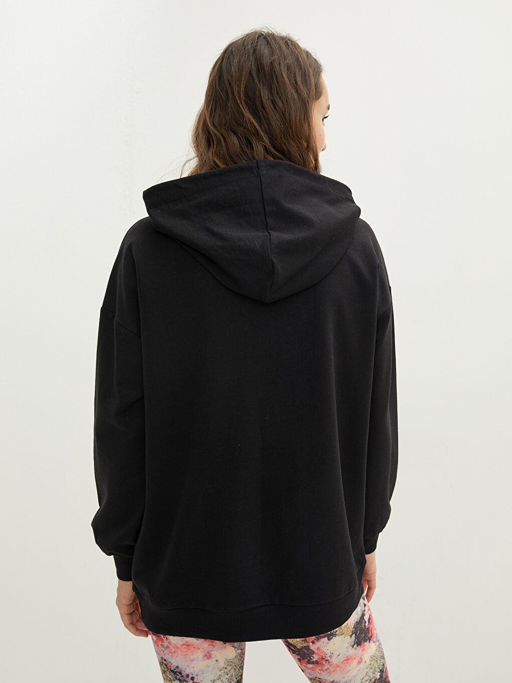 Siyah Kapüşon Yaka Düz Uzun Kollu Kadın Sweatshirt-4