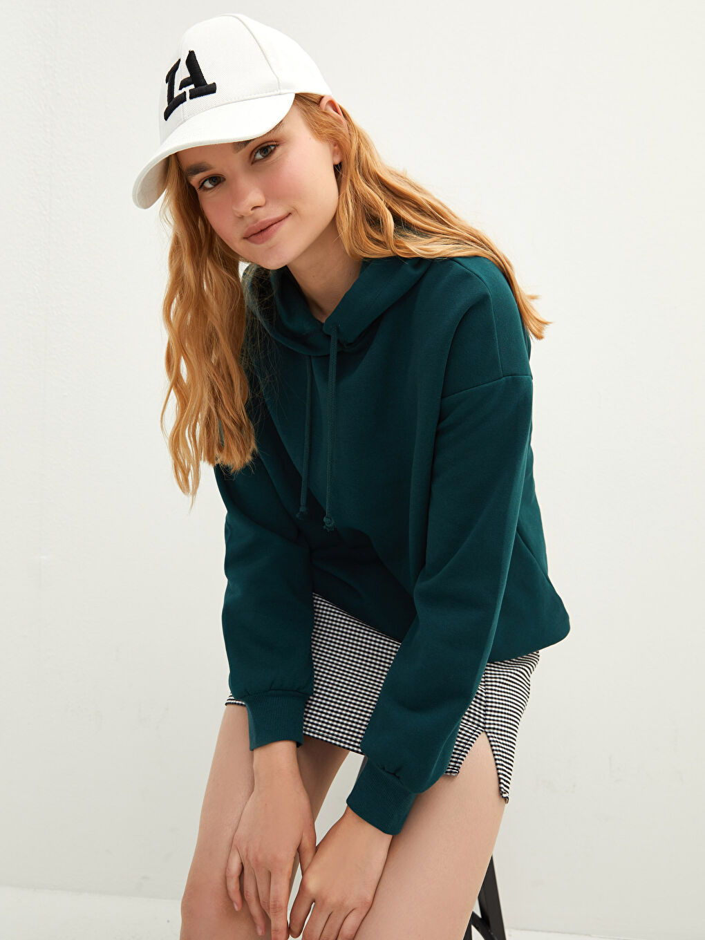 Sweatshirt à capuche uni à manches longues pour Femmes-1