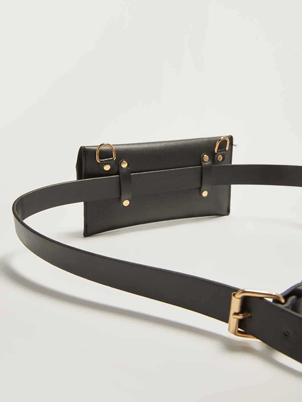 Siyah Deri Görünümlü Kadın Çantalı Kemer-3