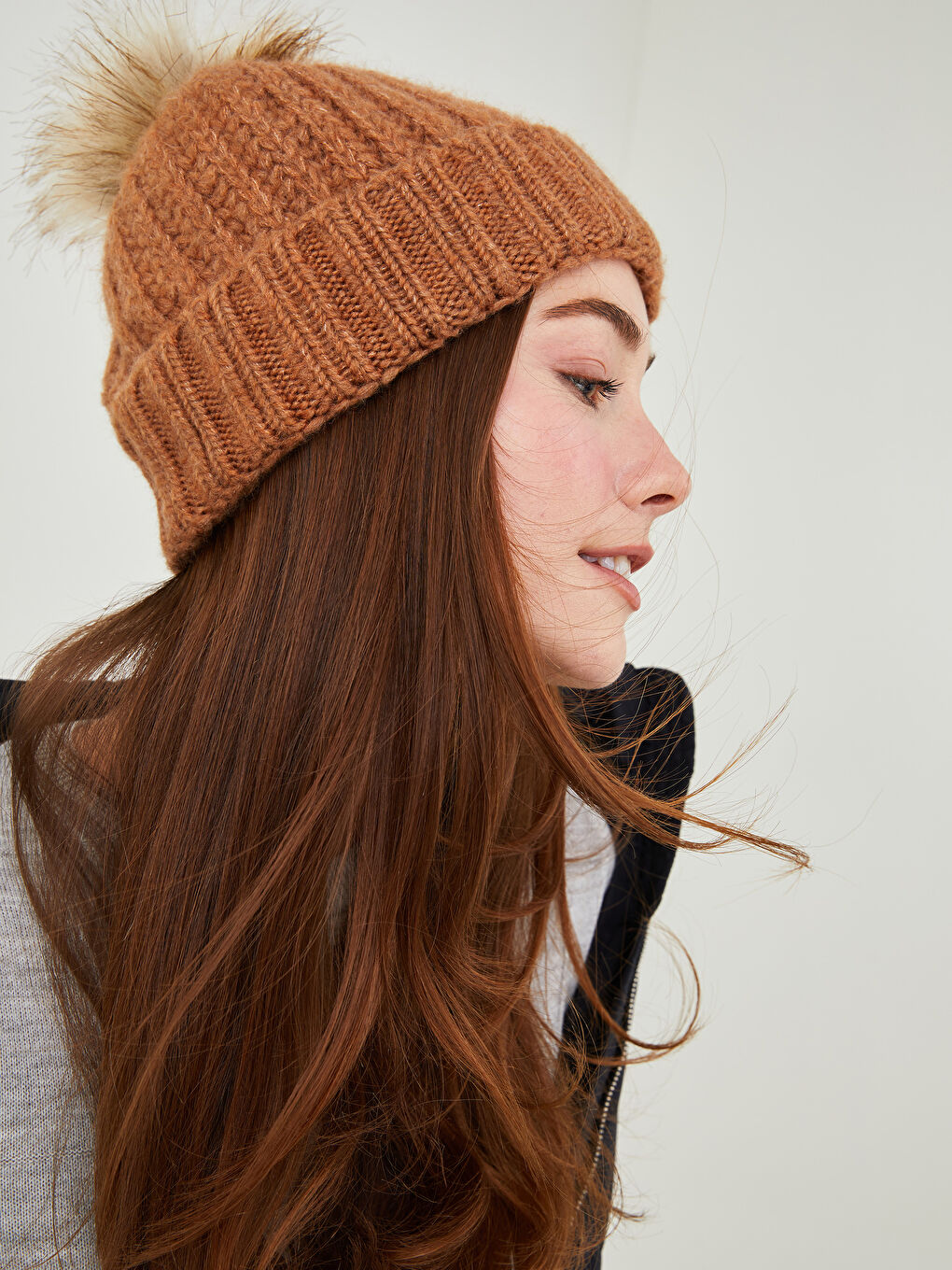 Әйелдерге арналған помпон тоқыма бини