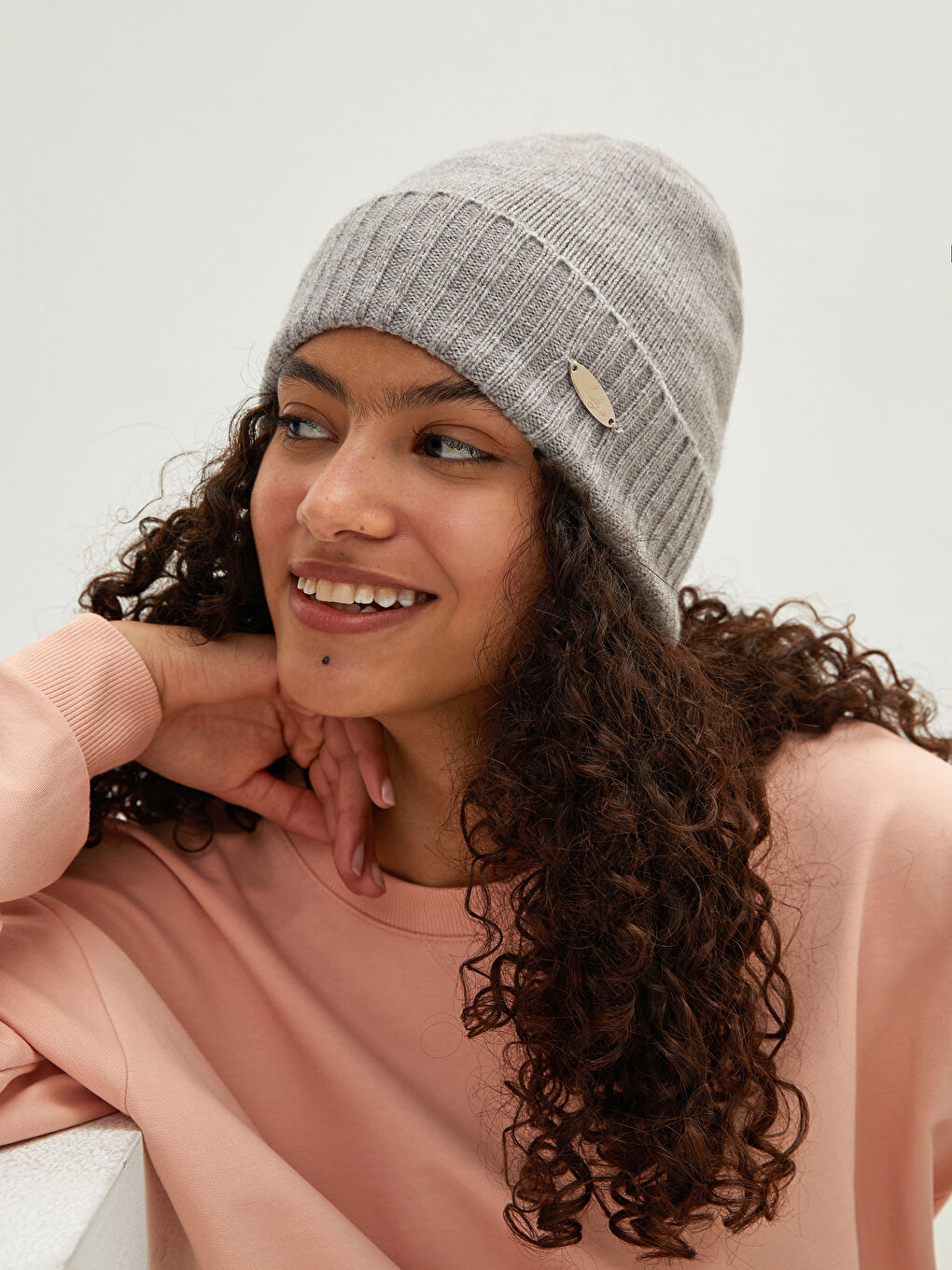 Женская трикотажная шапка-бини-1