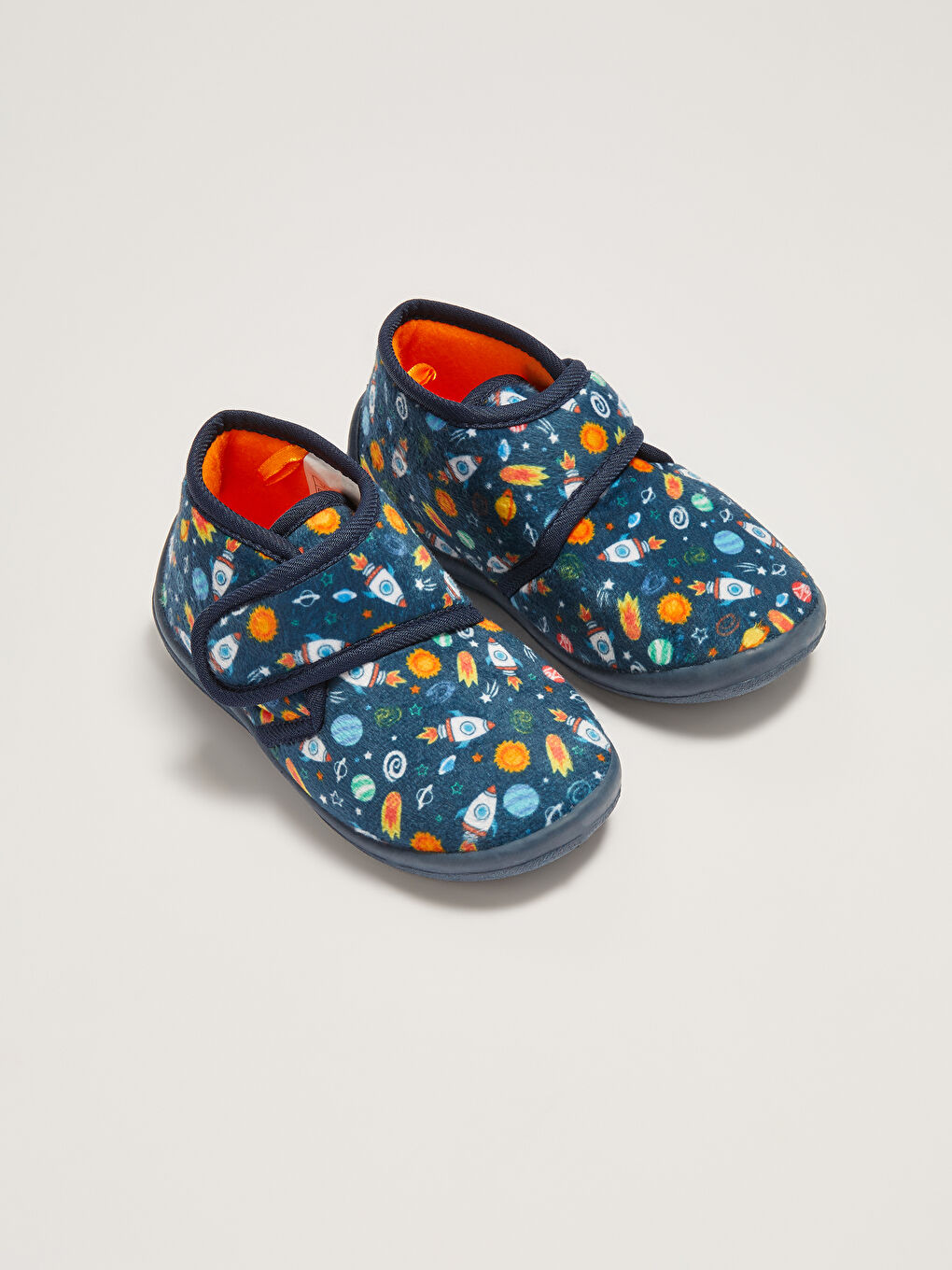 Ұлдарға арналған принтті ілмекті және жапсырмалы бекіту жүн үй аяқ киімі