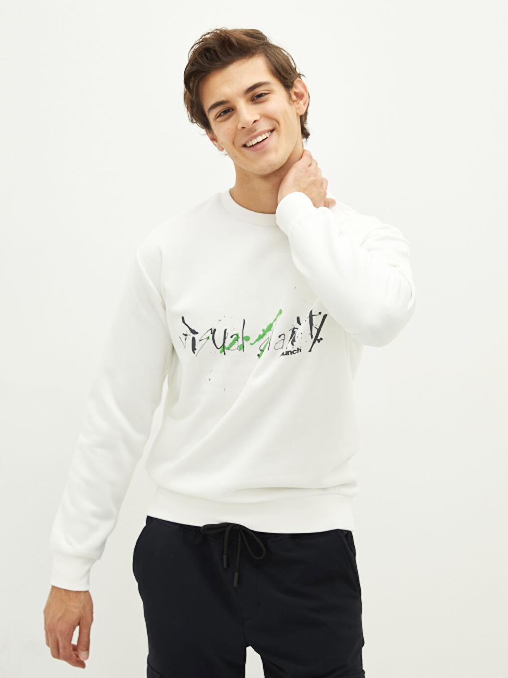 Beyaz Bisiklet Yaka Uzun Kollu Baskılı Erkek Sweatshirt-1