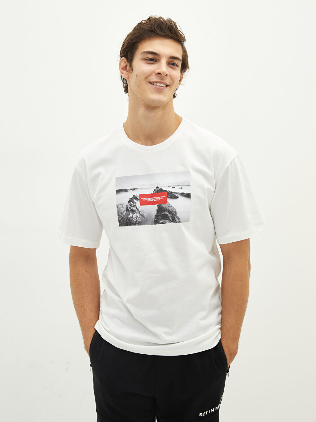 Beyaz Bisiklet Yaka Kısa Kollu Baskılı Penye Erkek Tişört-1