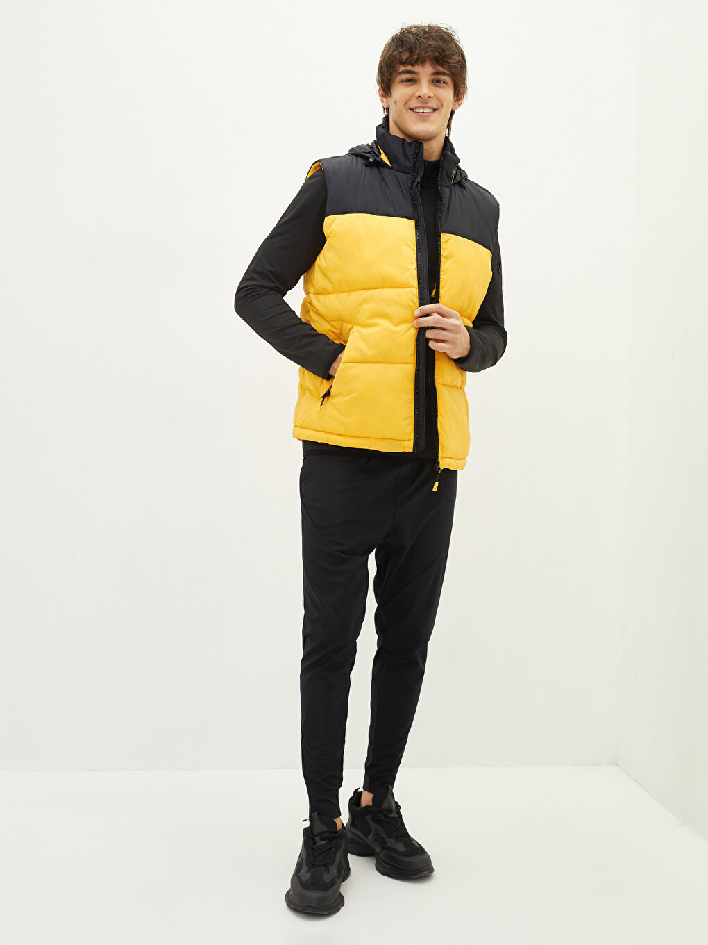 LCW OUTDOOR Standard Fit Funnel Neck Men's Waistcoat -W18724Z8-FVD