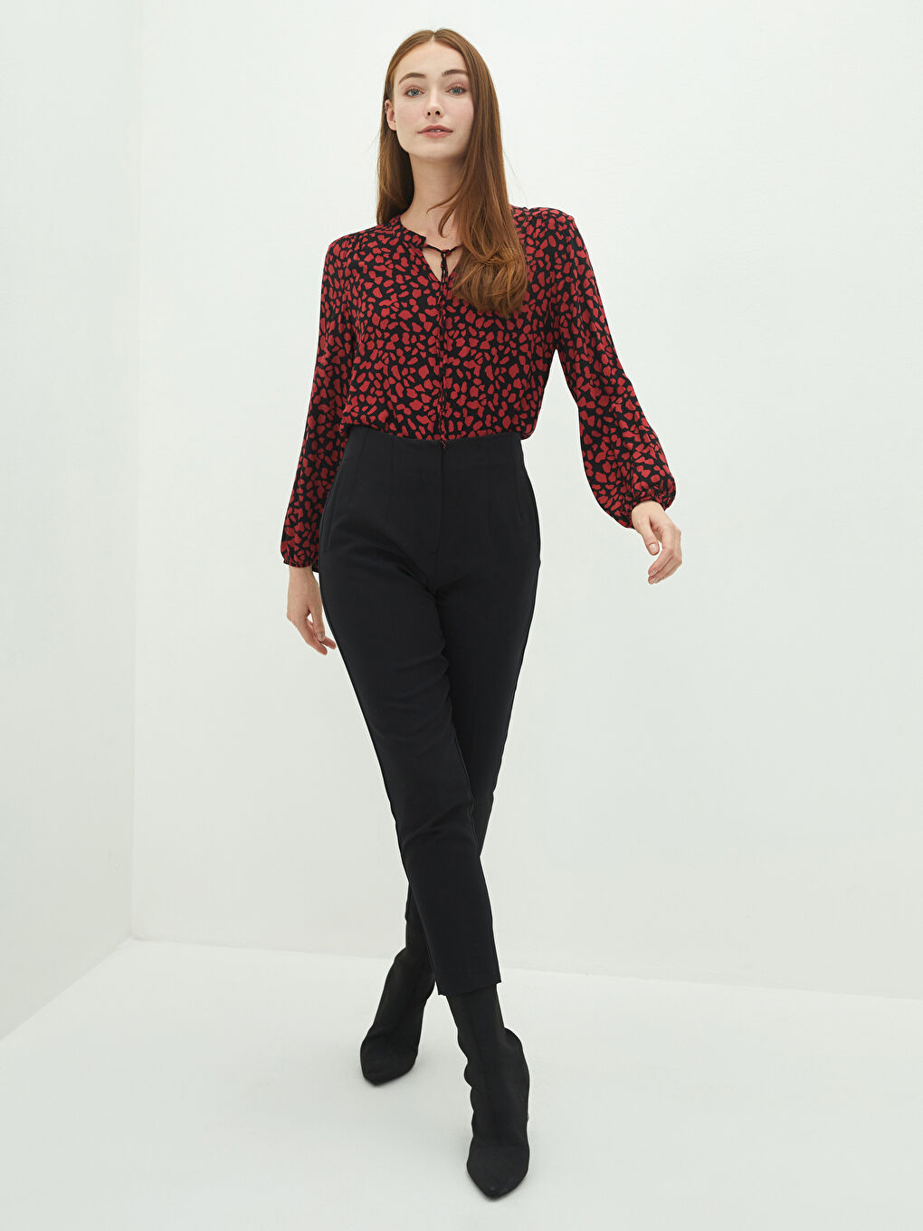 بلوزة نسائية بأكمام طويلة مطبوعة برقبة مربوطة من الفسكوز-2