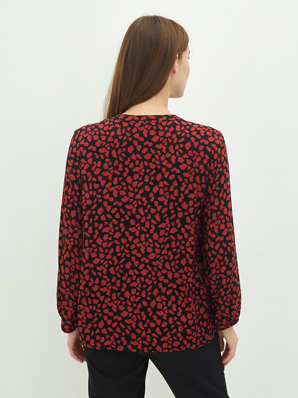 بلوزة نسائية بأكمام طويلة مطبوعة برقبة مربوطة من الفسكوز-4