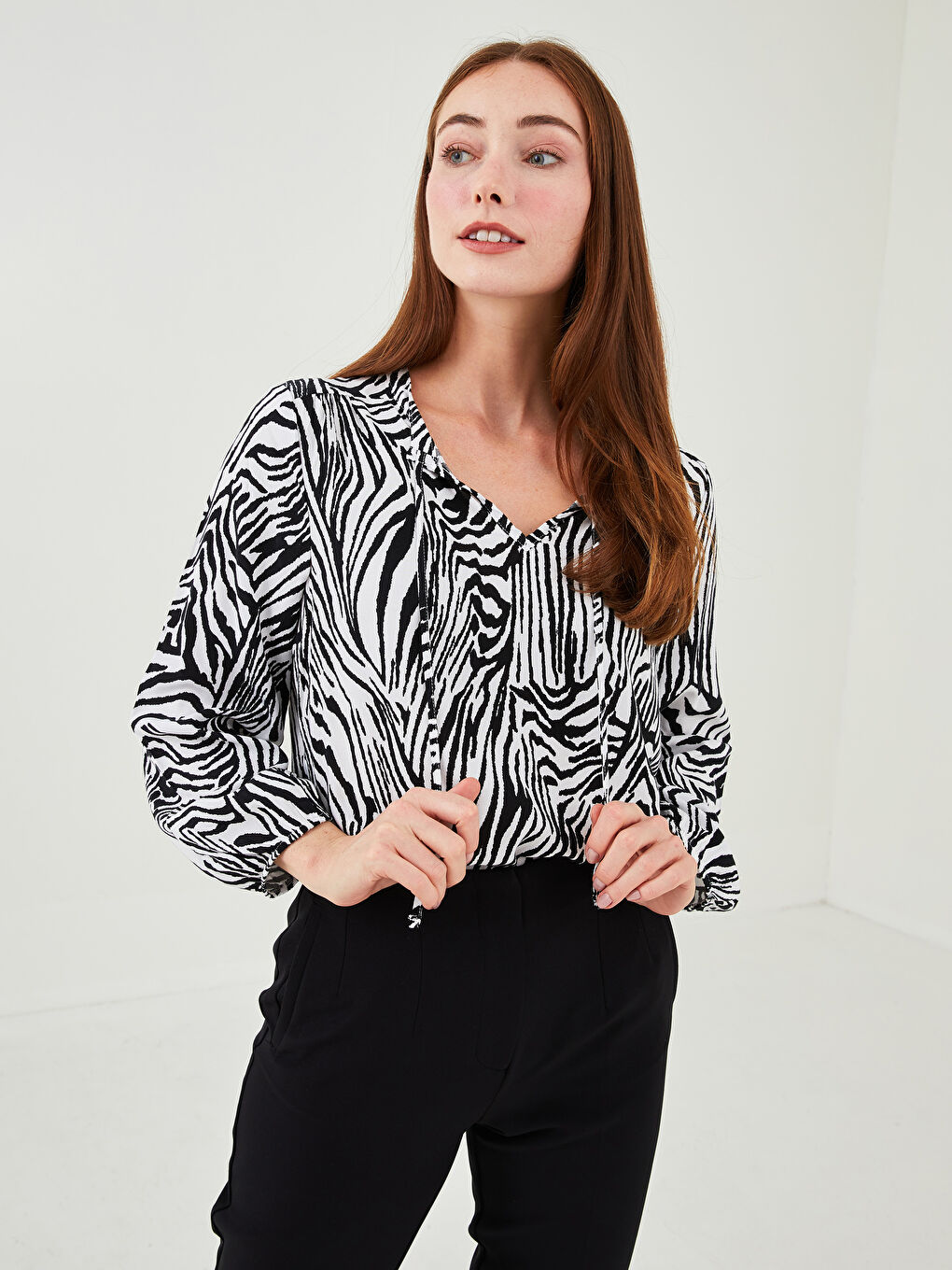 Блузка из вискозы с узором, с длинным рукавом и воротником на завязках для женщин-1