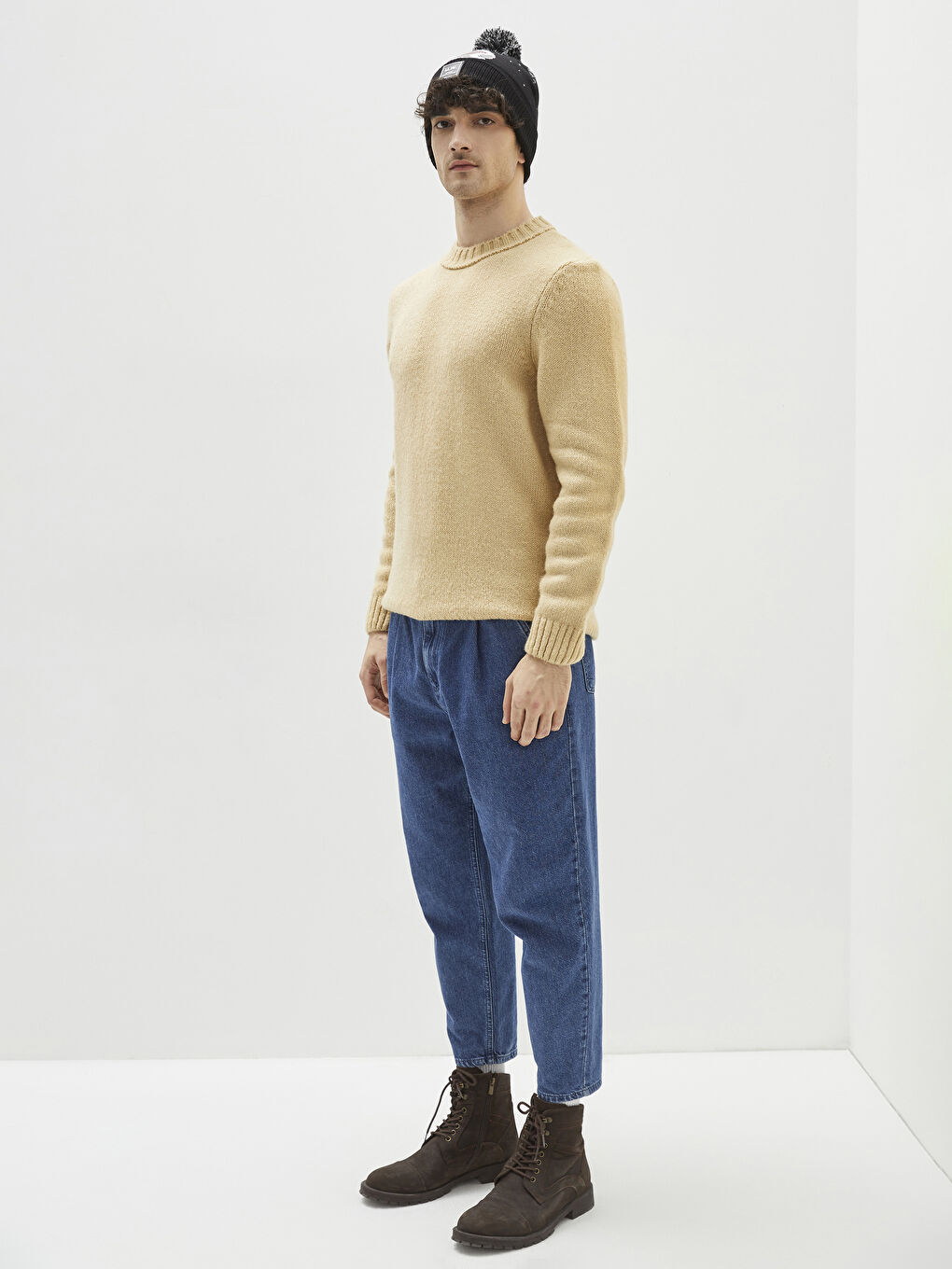 Ерлерге арналған рождестволық тақырыптағы помпонды тоқыма бини шапкасы-1