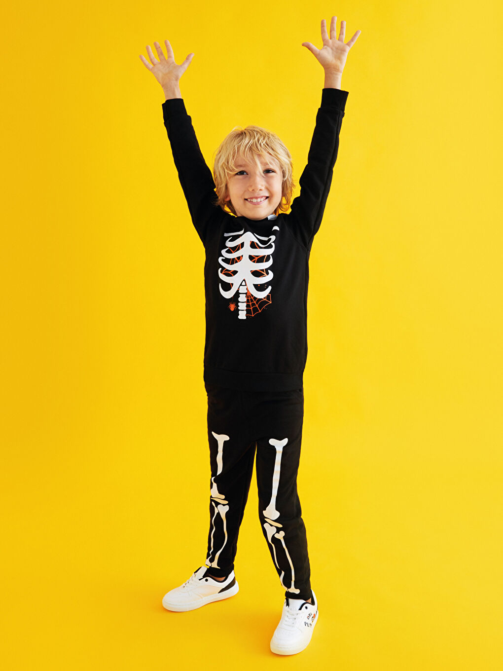 Siyah Kapüşonlu Baskılı Uzun Kollu Erkek Çocuk Sweatshirt ve Eşofman Altı