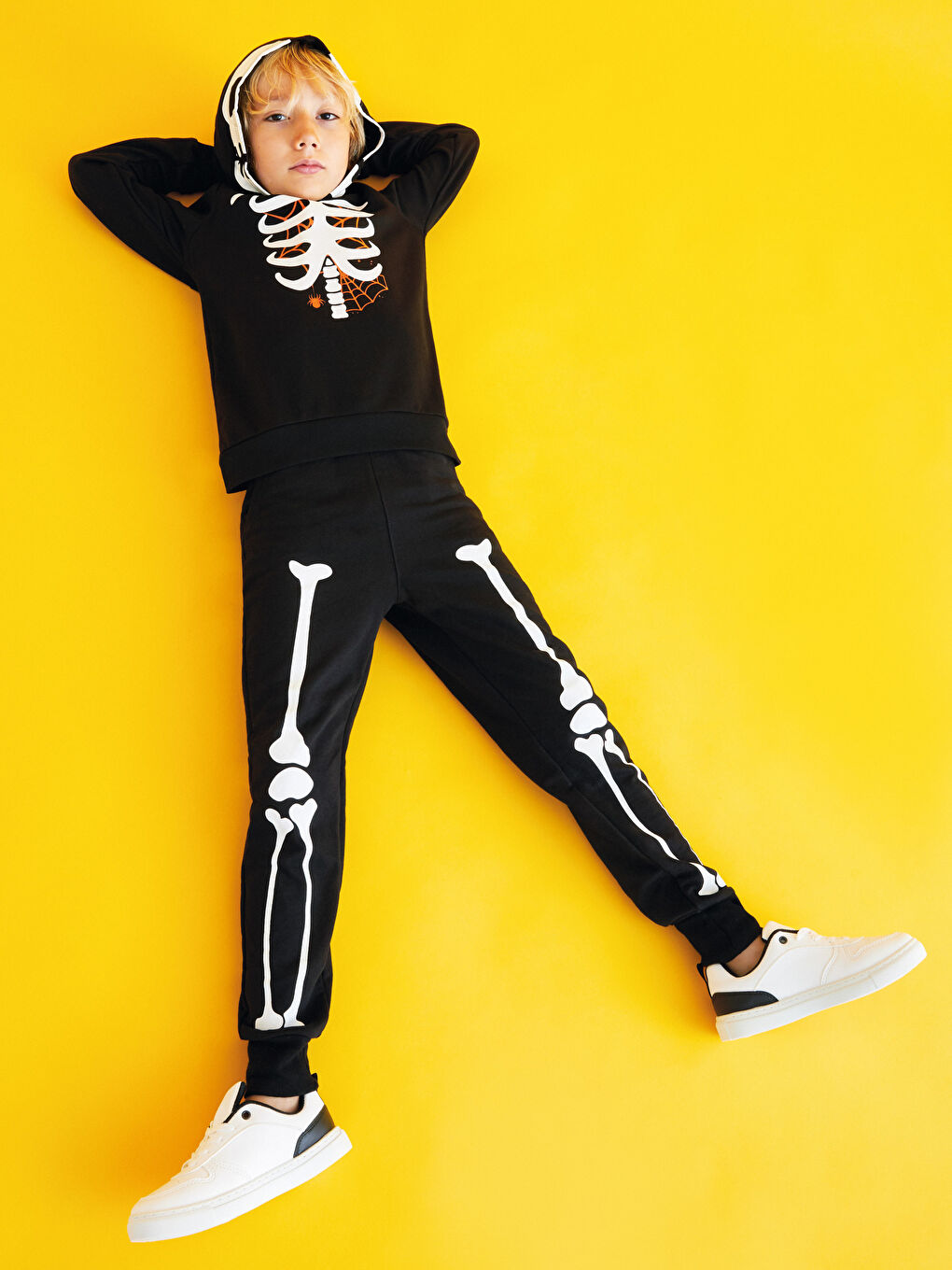 Siyah Kapüşonlu Baskılı Uzun Kollu Erkek Çocuk Sweatshirt ve Eşofman Altı-2