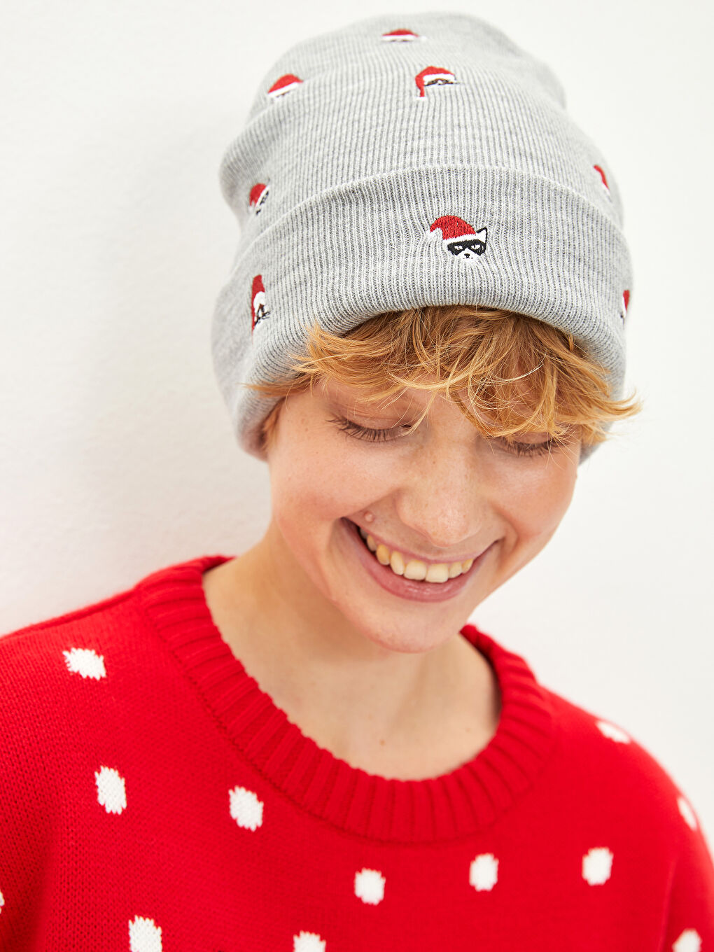 Gri Yılbaşı Temalı Nakışlı Kadın Triko Bere-1