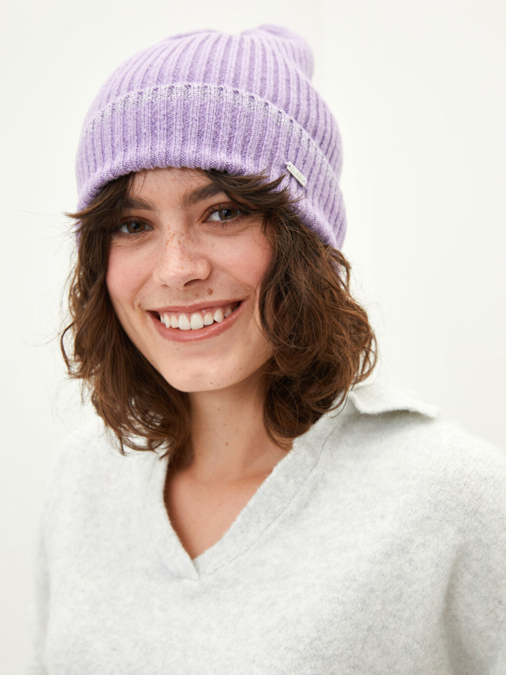 قبعة صغيرة تريكو للسيدات بالتفاصيل