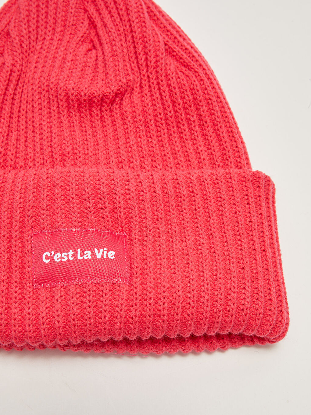 Fuşya Etiket Baskılı Kadın Triko Bere-3