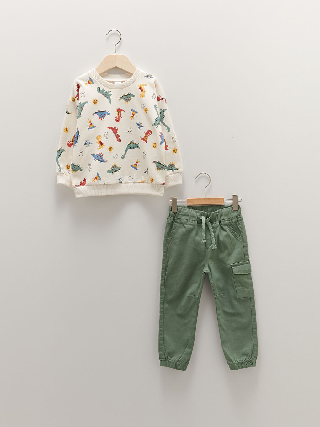 LCW baby Crew Neck Long Sleeve Printed Baby Boys' Sweatshirt and Pants 2 Pack Set -W19178Z1-LQA