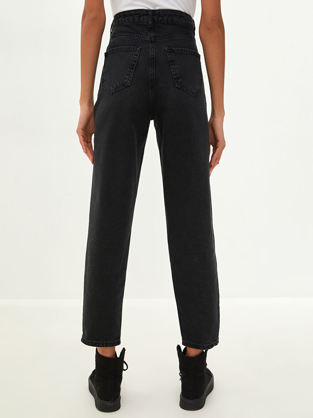 Siyah Yüksel Bel Mom Fit Cep Detaylı Kadın Rodeo Jean Pantolon-3