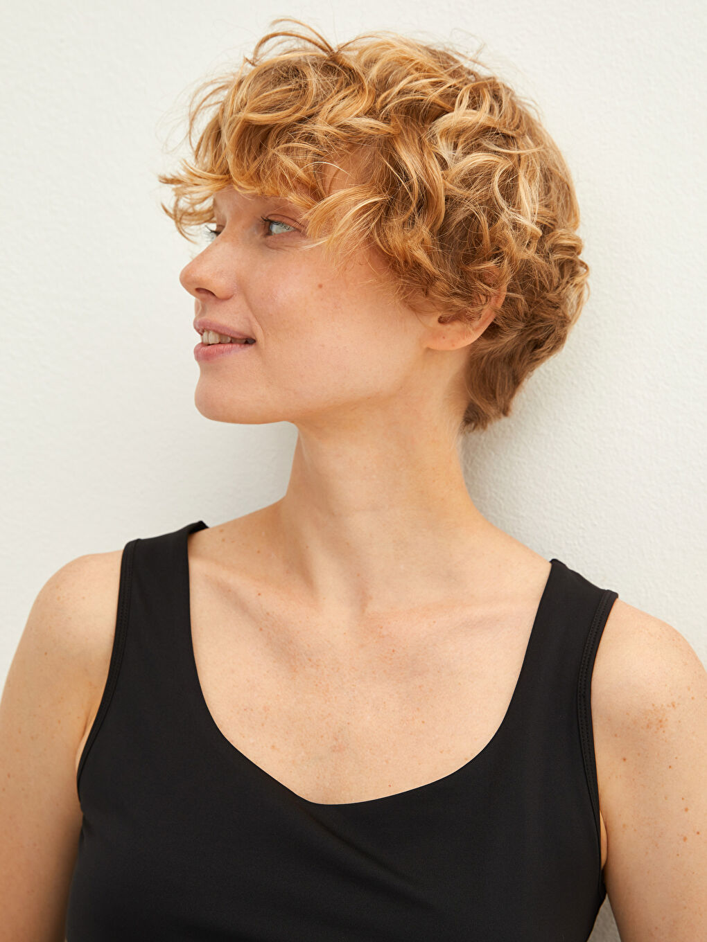 U Neck Plain Strappy Women's Tank Top-3