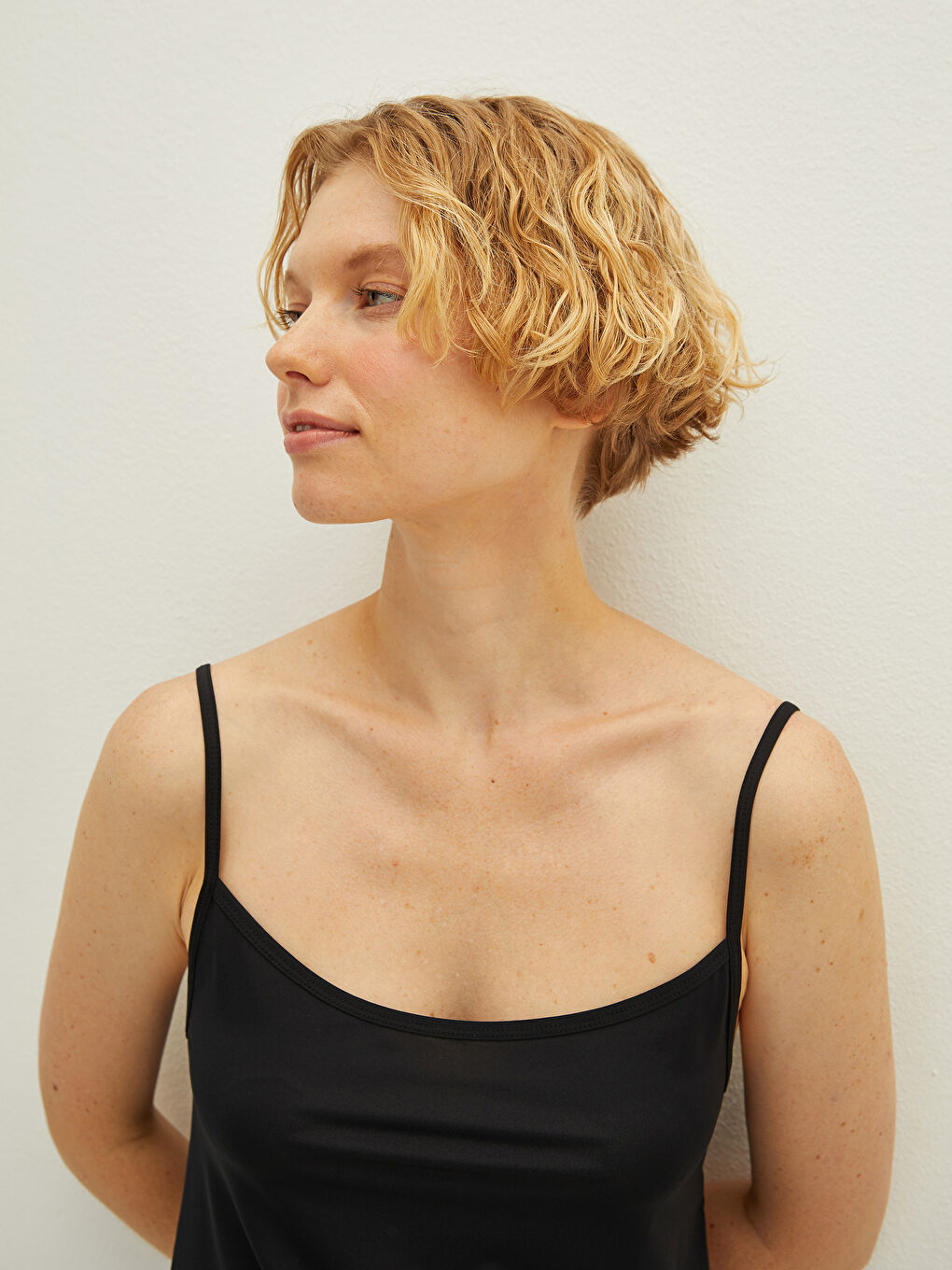 Siyah Kadın U Yaka Askılı Düz Jüpon-2