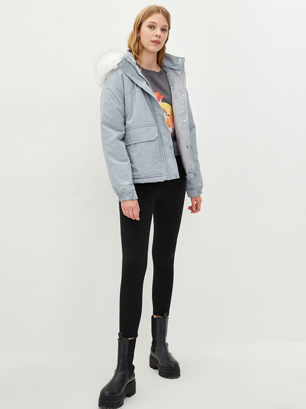 Gri Kapüşonlu Düz Cep Detaylı Uzun Kollu Kalın Kadın Parka-4