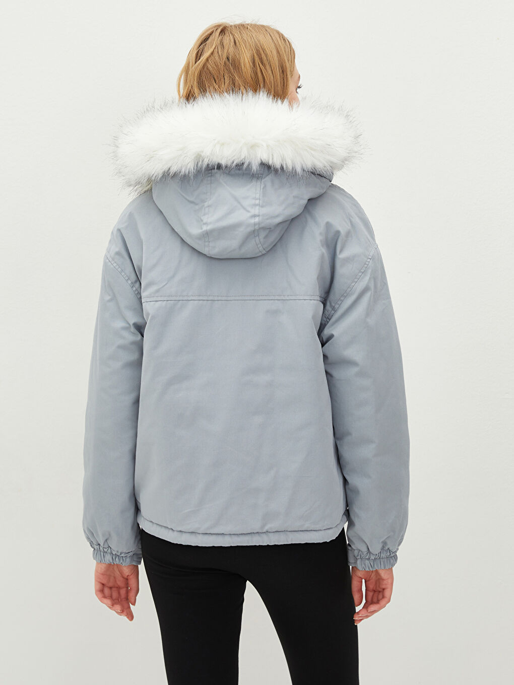 Gri Kapüşonlu Düz Cep Detaylı Uzun Kollu Kalın Kadın Parka-5