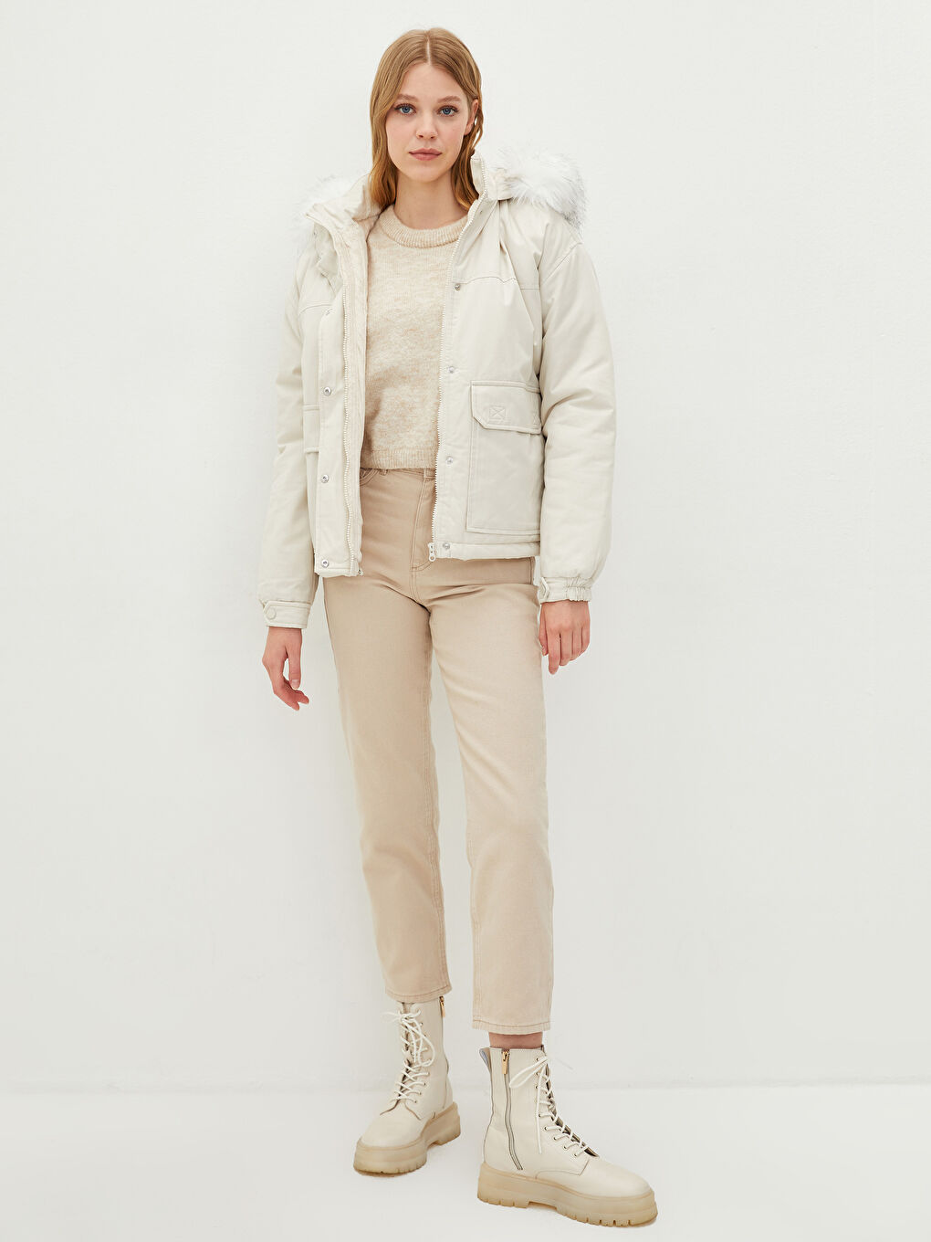 Bej Kapüşonlu Düz Cep Detaylı Uzun Kollu Kalın Kadın Parka-4