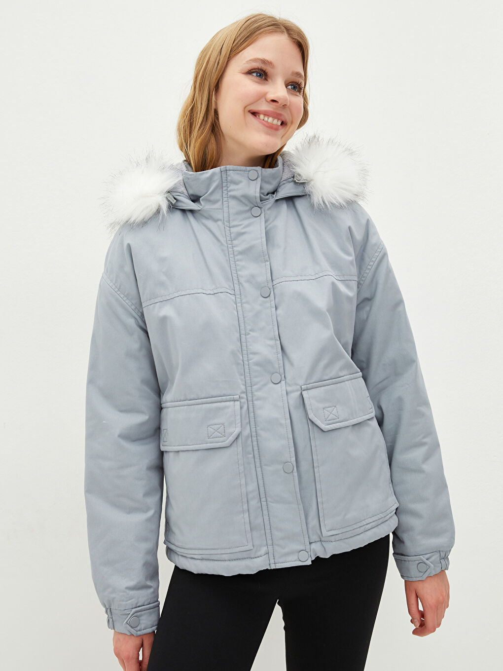 Gri Kapüşonlu Düz Cep Detaylı Uzun Kollu Kalın Kadın Parka