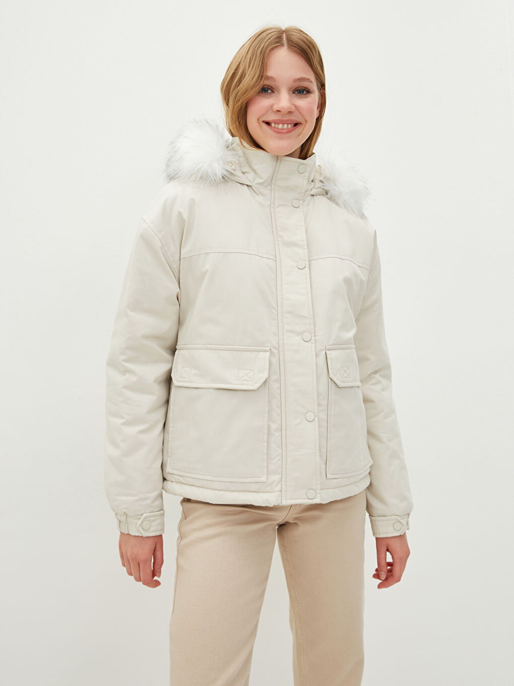 Bej Kapüşonlu Düz Cep Detaylı Uzun Kollu Kalın Kadın Parka-1