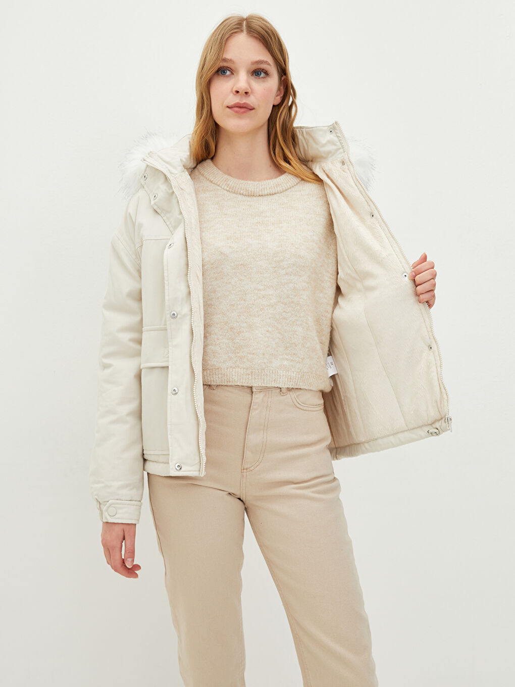 Bej Kapüşonlu Düz Cep Detaylı Uzun Kollu Kalın Kadın Parka-2