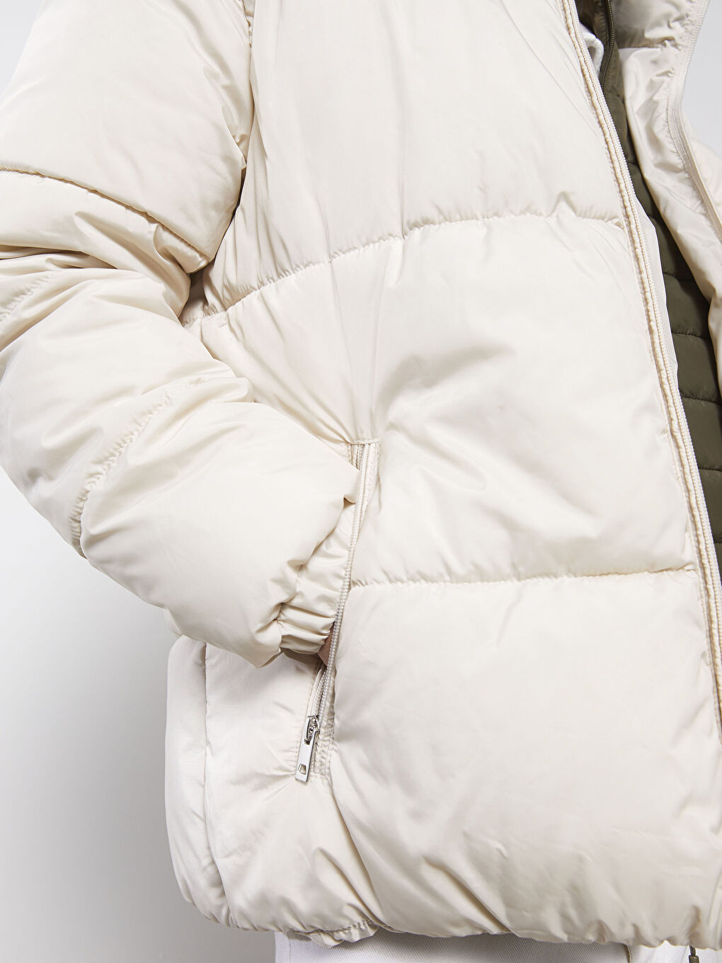 Manteau Bouffant à Col Cheminée Svelte pour Hommes-4