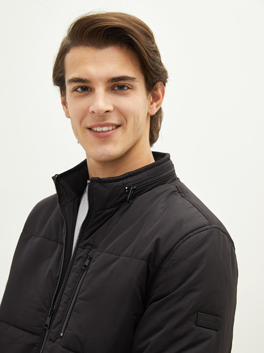 Kaput sa uspravnom kragnom standardnog kroja za muškarce-4