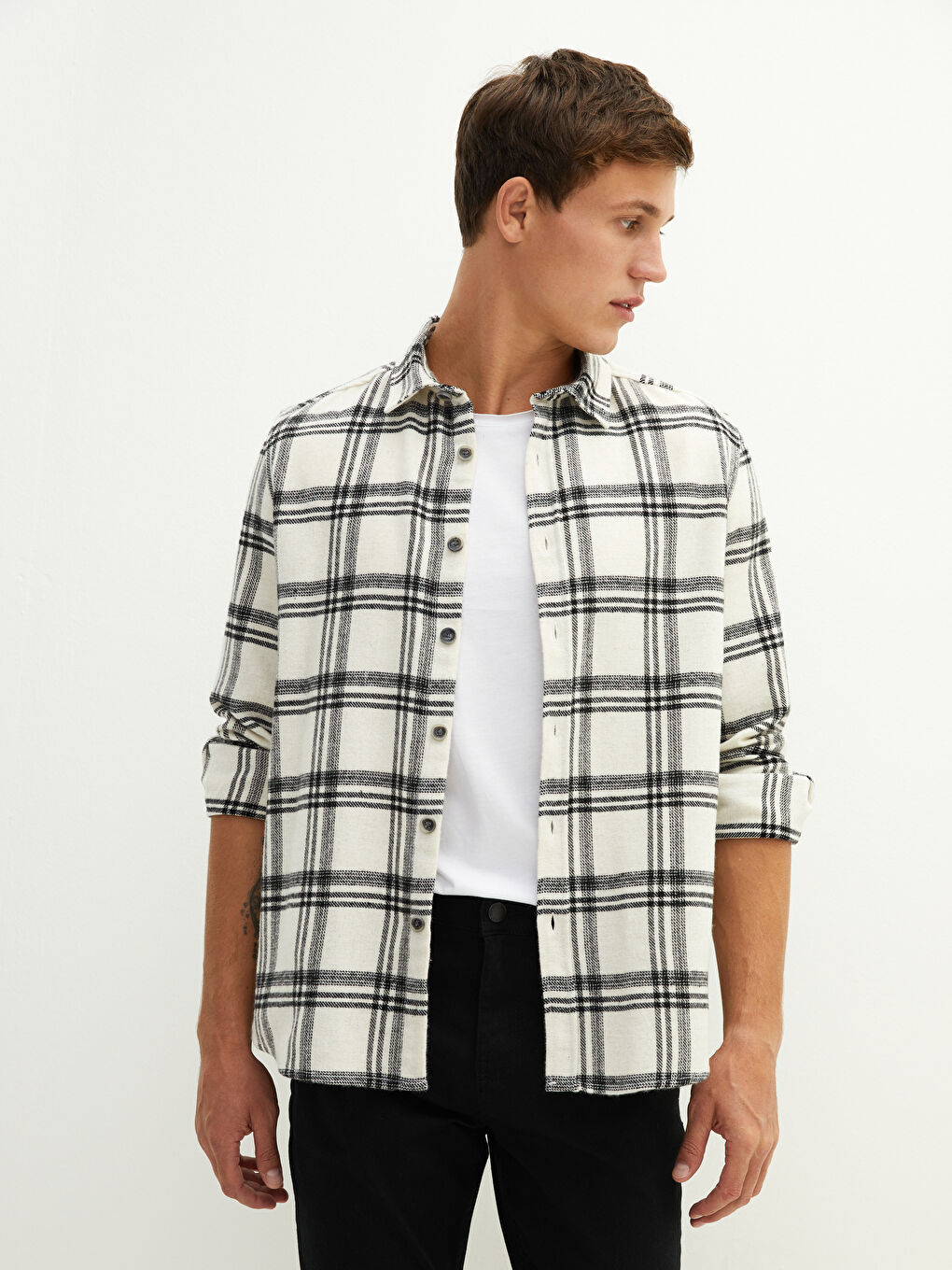 قميص فلانيل رجالي بنقشة مربعات وأكمام طويلة وقصة عادية