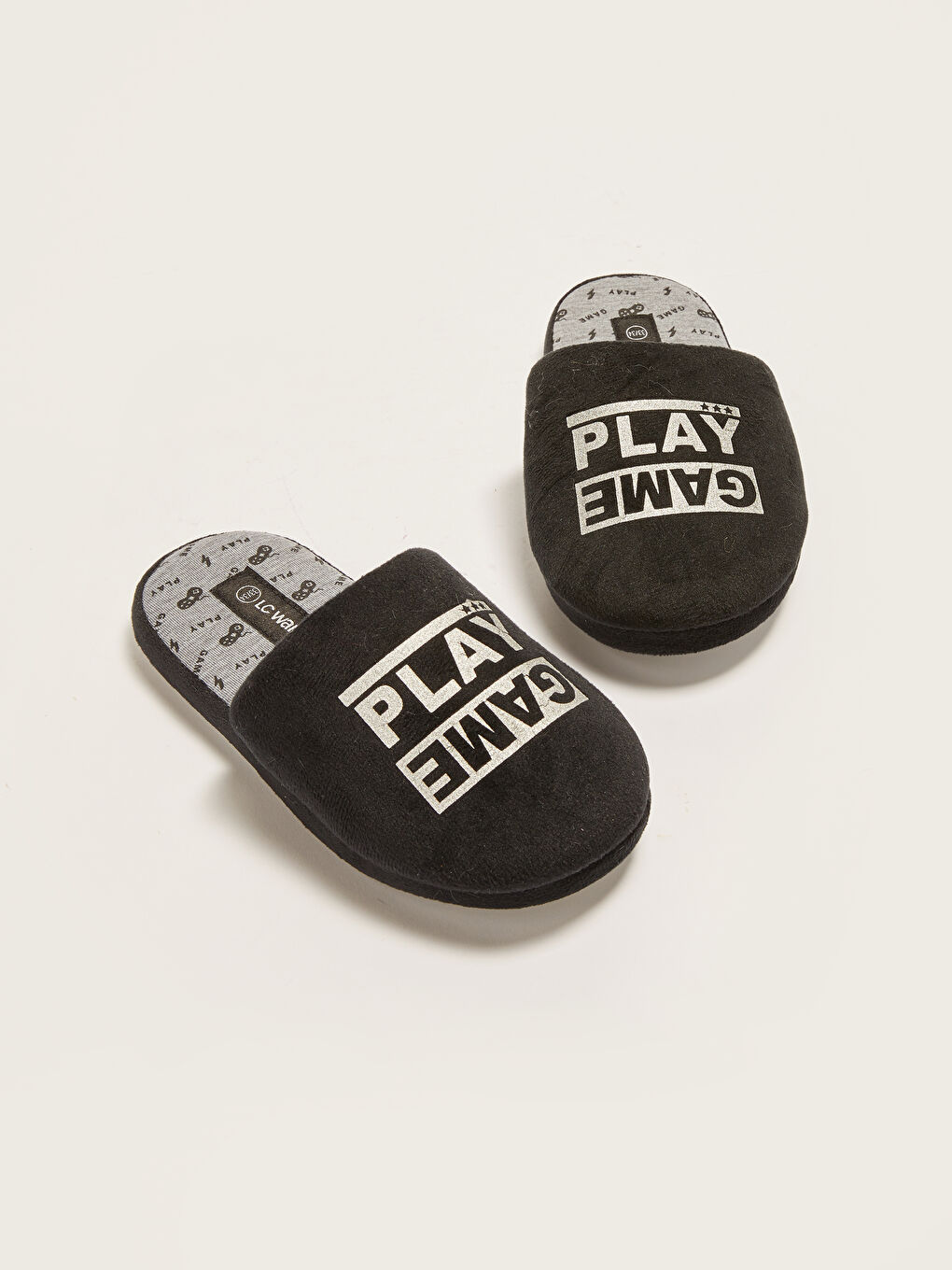 Басылған жабық алдыңғы ұлдарға арналған үй тәпішкелері