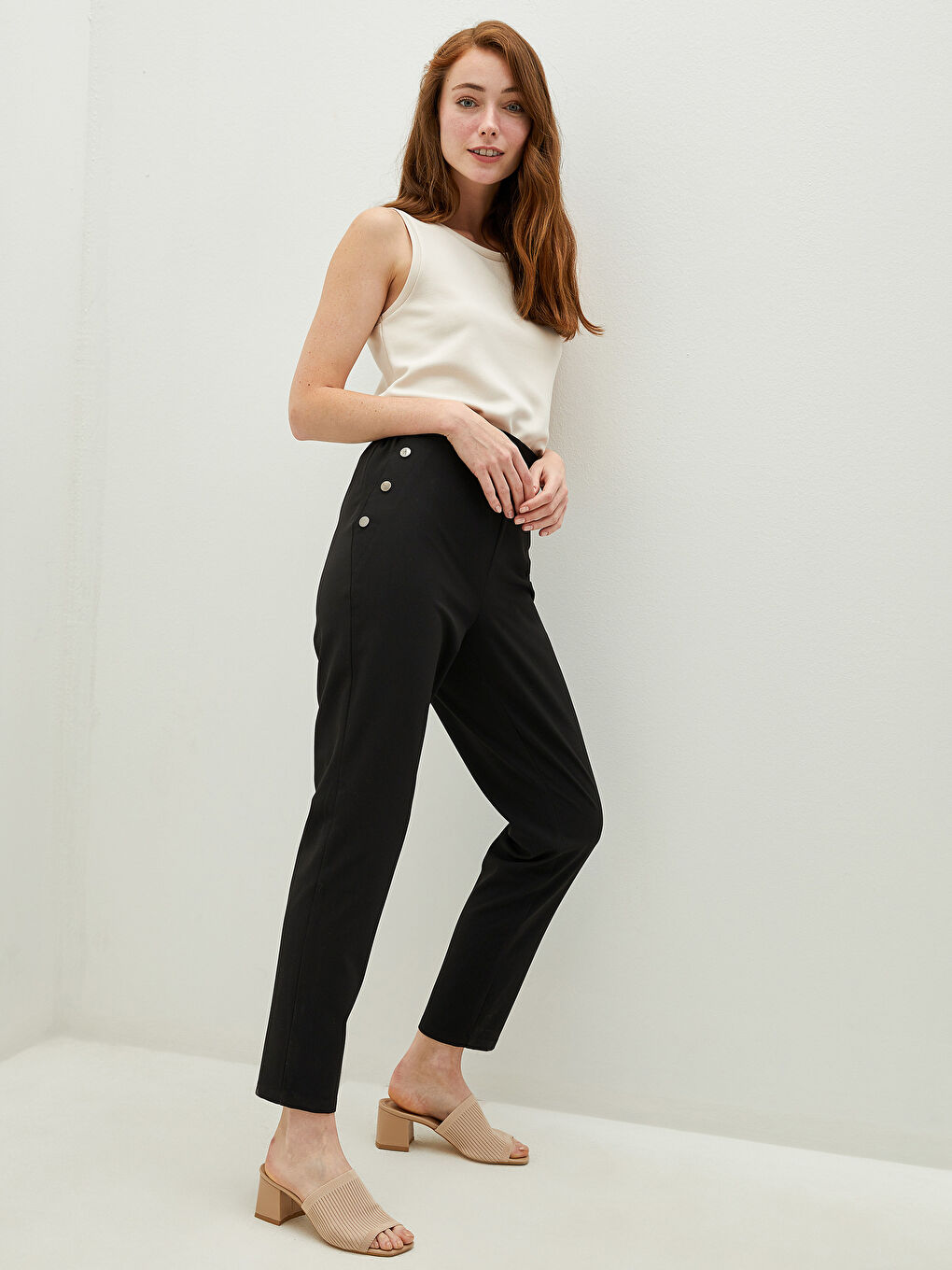 LCWAIKIKI Basic Elastic Waist Button Detailed Pocketed Women's Trousers -W19824Z8-CVL