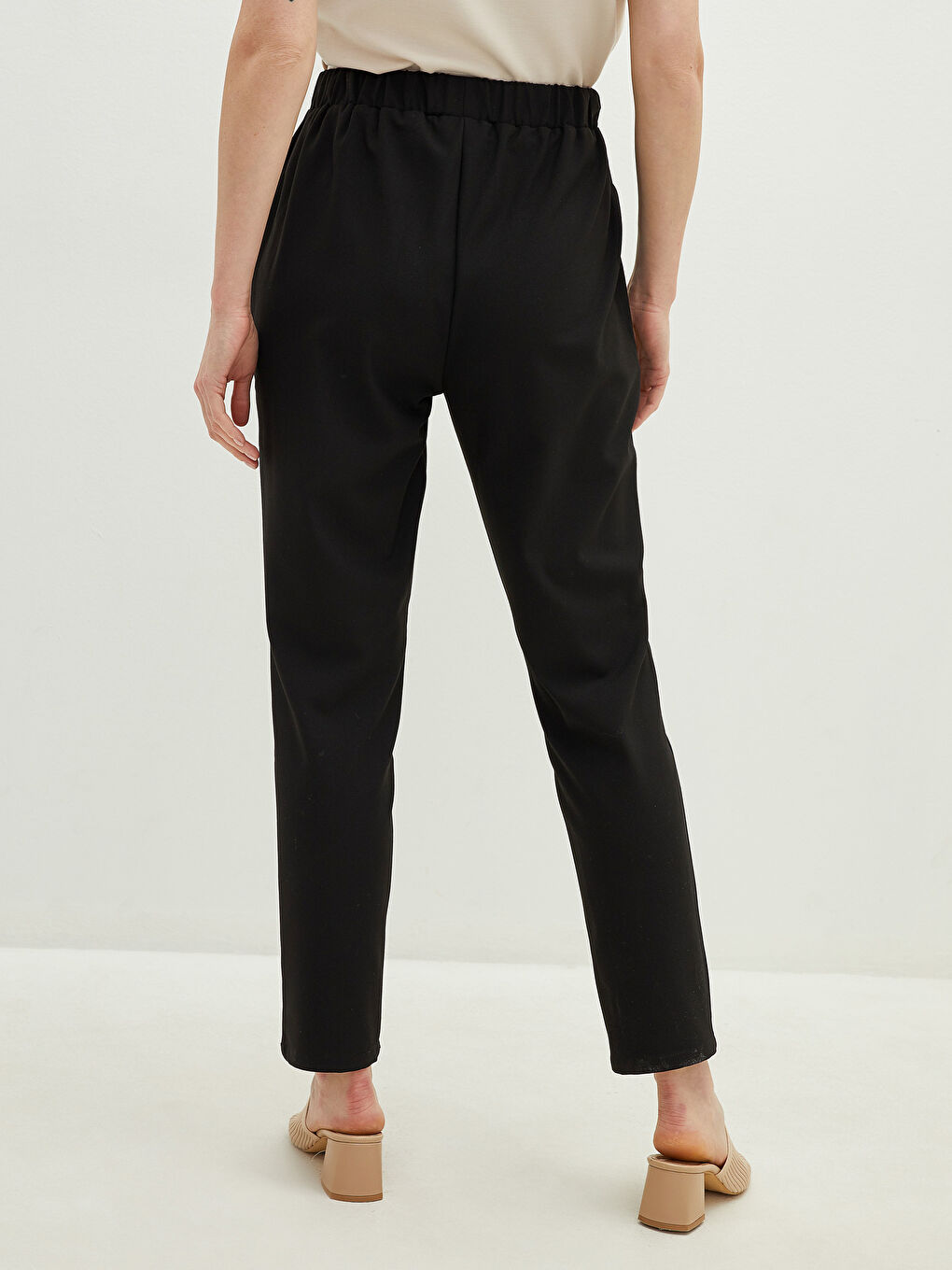 LCWAIKIKI Basic Elastic Waist Button Detailed Pocketed Women's Trousers -W19824Z8-CVL