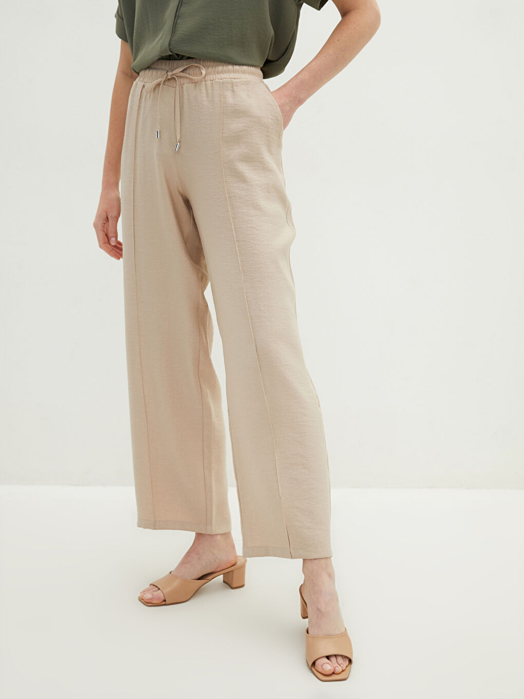 Elastic Waist Loose Fit Regular Pocket Detailed Women's Trousers-3