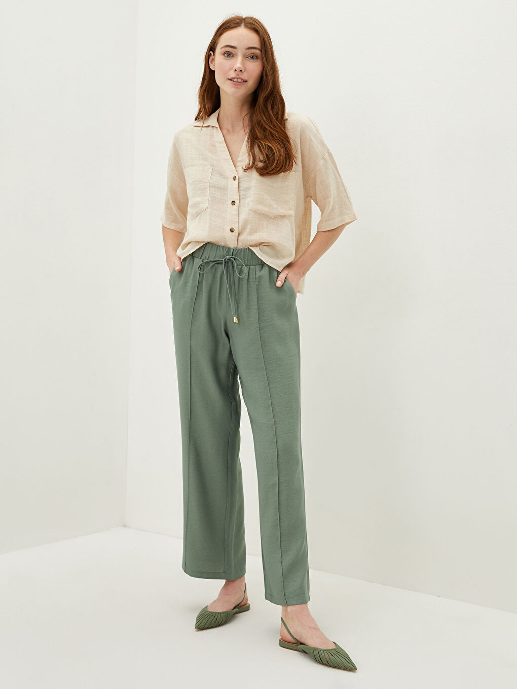 Hose mit elastischem Bund, lockerer Passform, regulären Taschen und Details für Damen-2