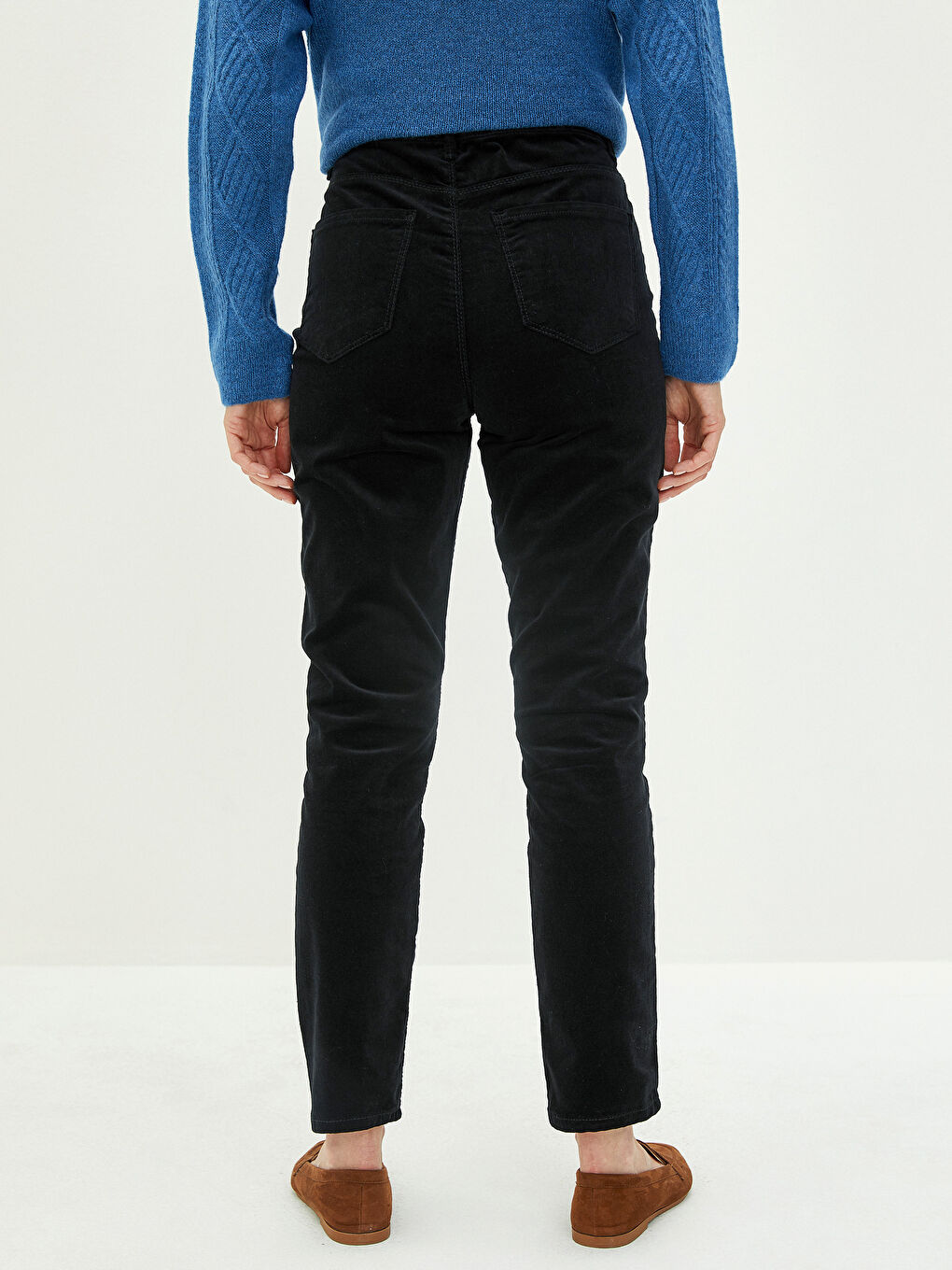 Siyah Kadın Dar Fit Cep Detaylı Düz Pantolon-4