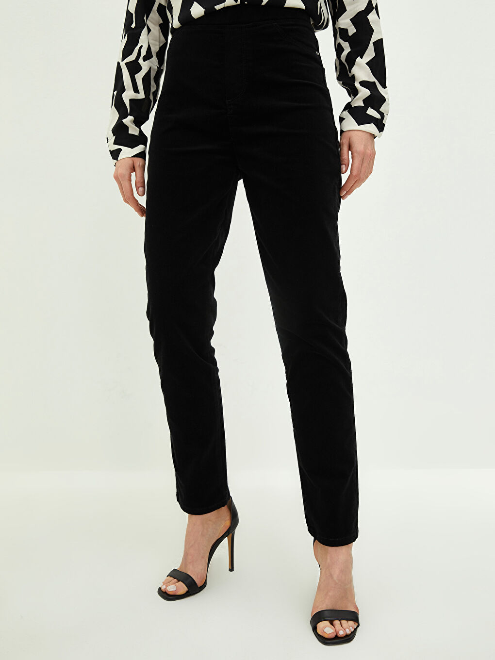 Samt-Hose für Damen mit Schlanker Passform und Elastischem Bund-3
