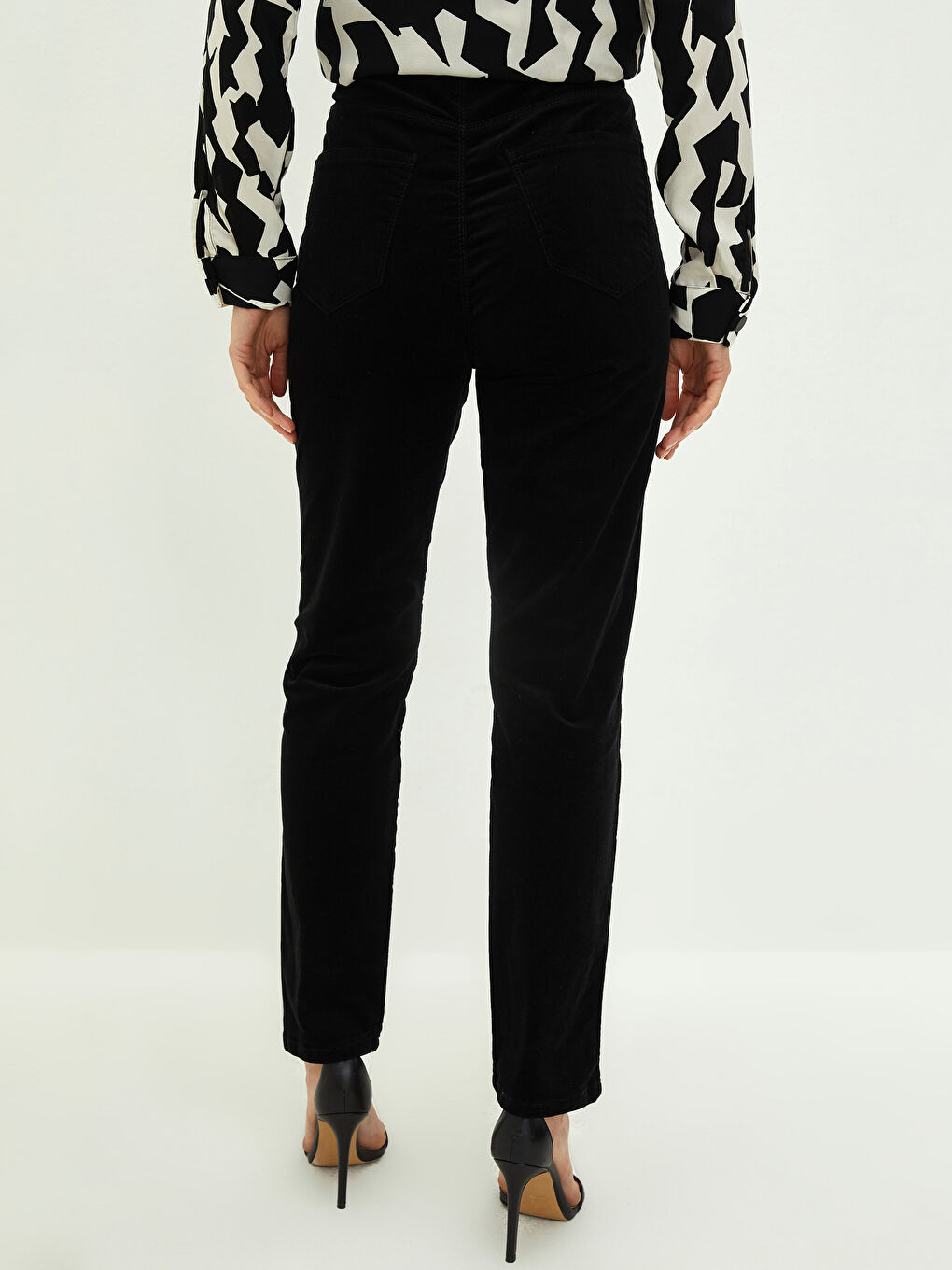 Samt-Hose für Damen mit Schlanker Passform und Elastischem Bund-4