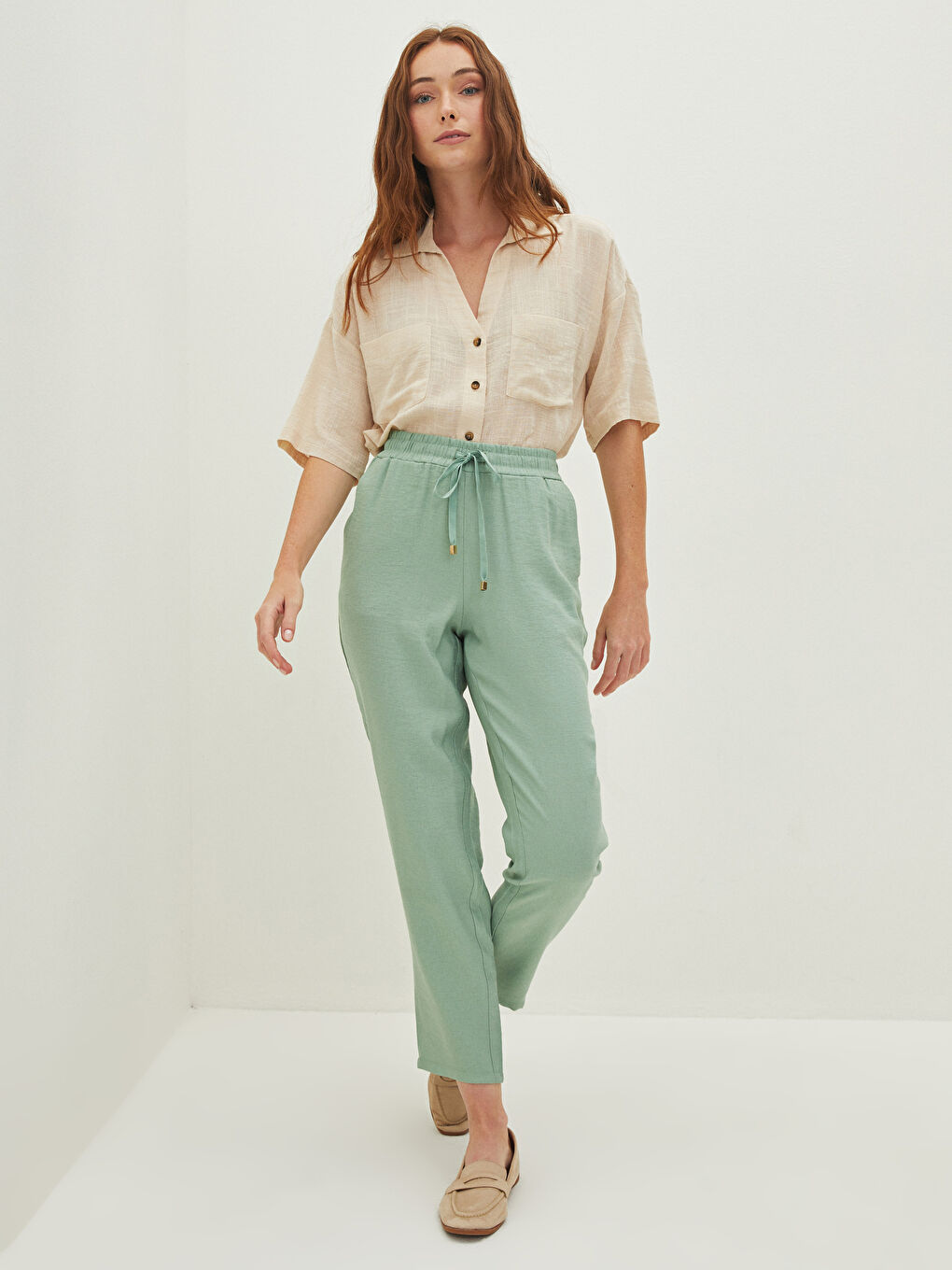 Yeşil Beli Lastikli Düz Cep Detaylı Kadın Pantolon-1