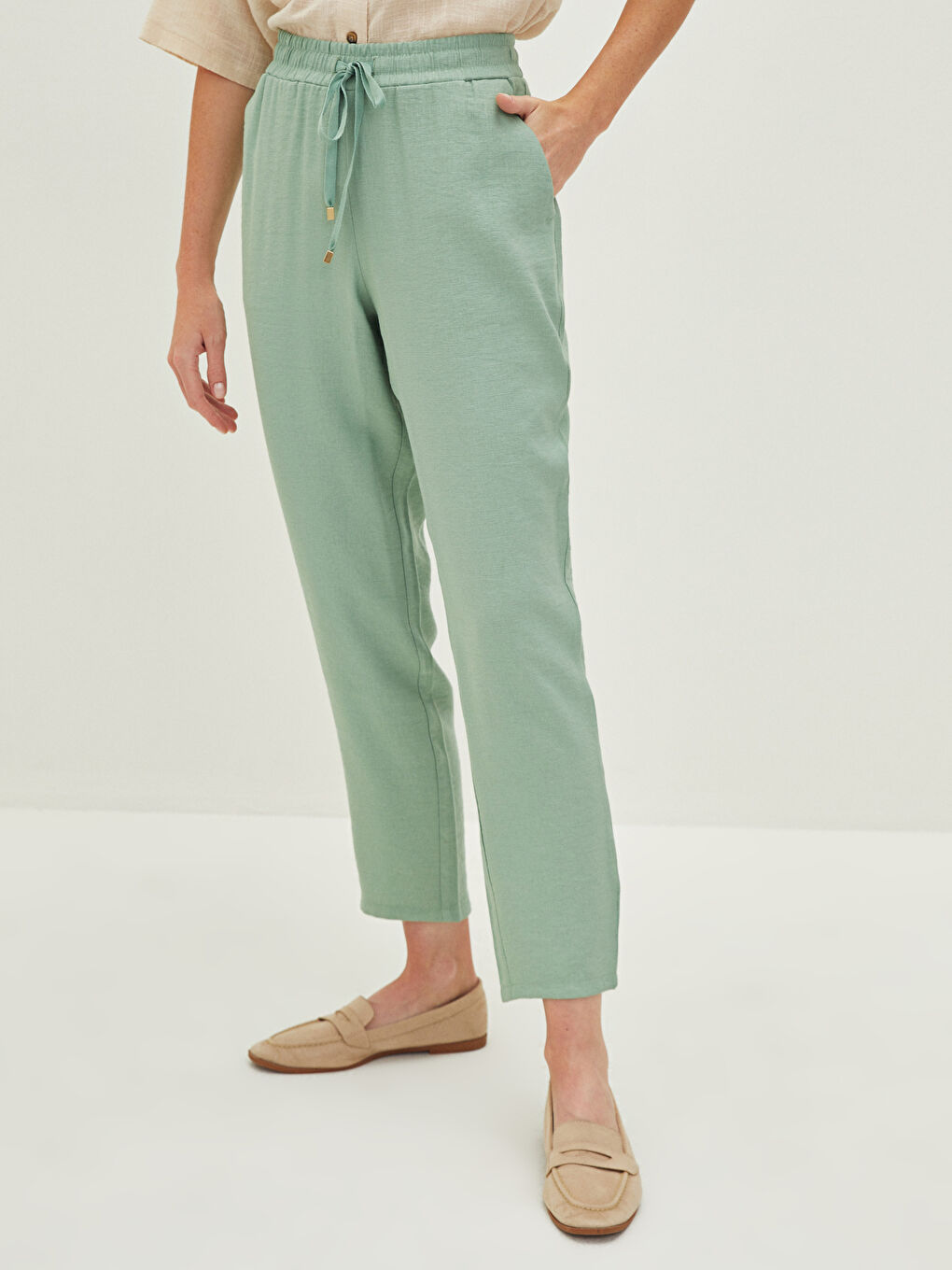 Yeşil Beli Lastikli Düz Cep Detaylı Kadın Pantolon-2