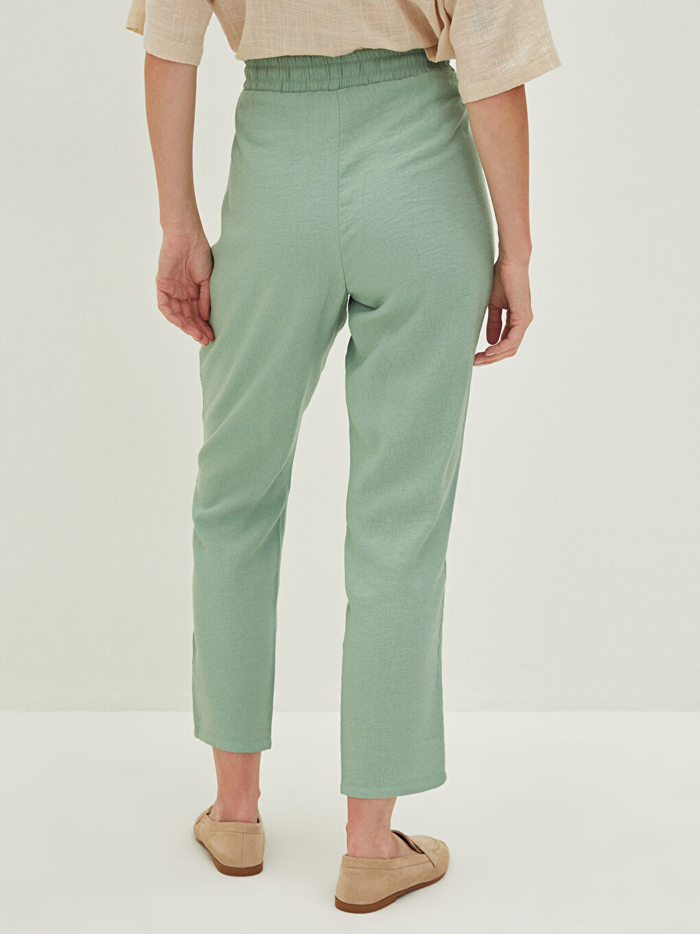 Yeşil Beli Lastikli Düz Cep Detaylı Kadın Pantolon-3