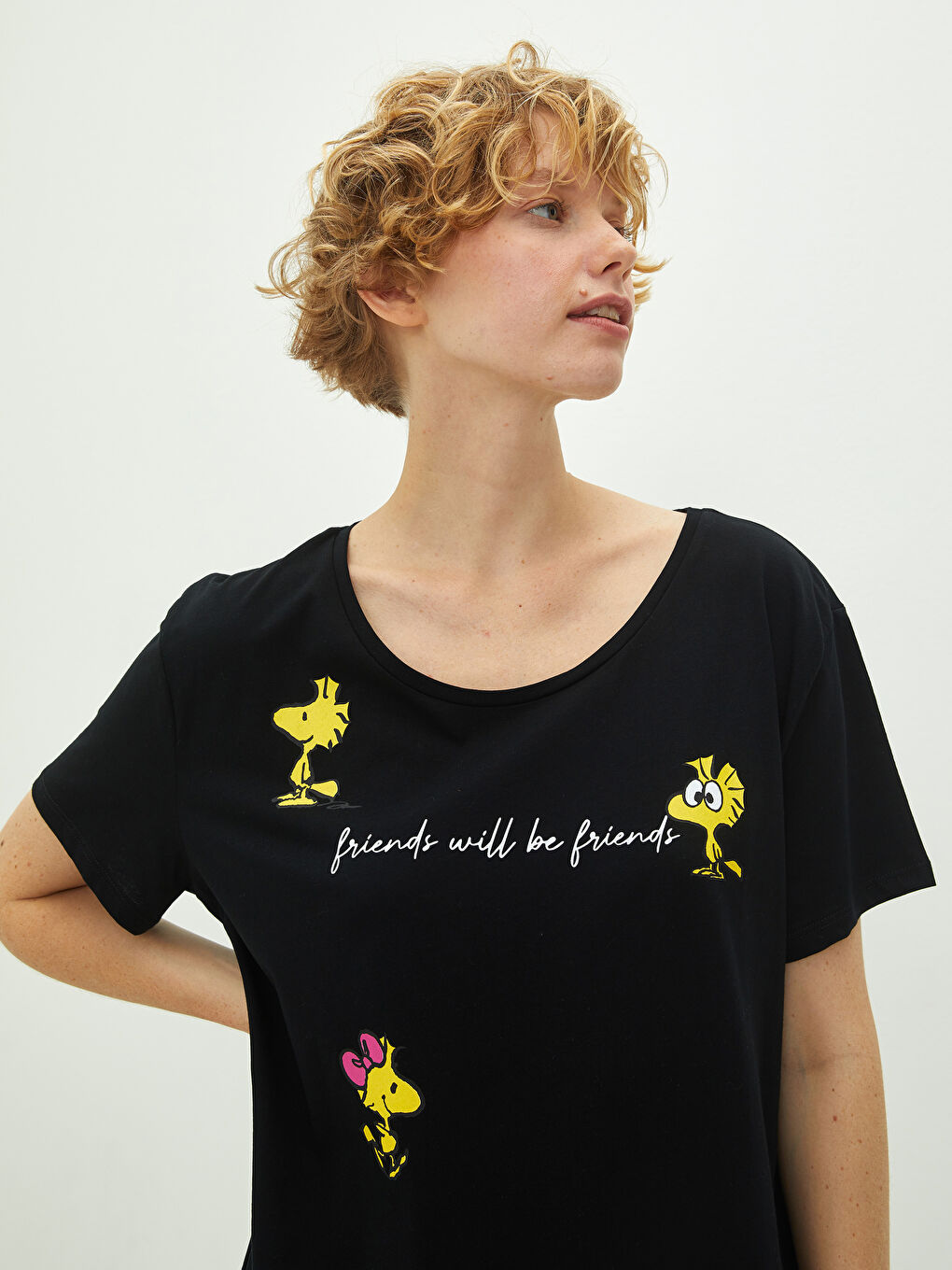 Siyah Bisiklet Yaka Woodstock Baskılı Kısa Kollu Pamuklu Kadın Gecelik-2