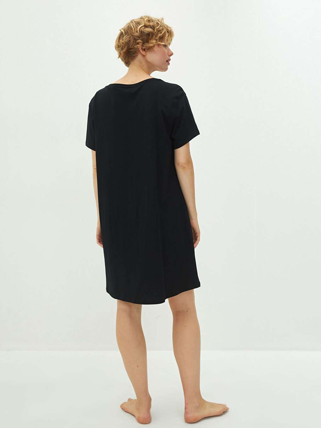 Siyah Bisiklet Yaka Woodstock Baskılı Kısa Kollu Pamuklu Kadın Gecelik-4