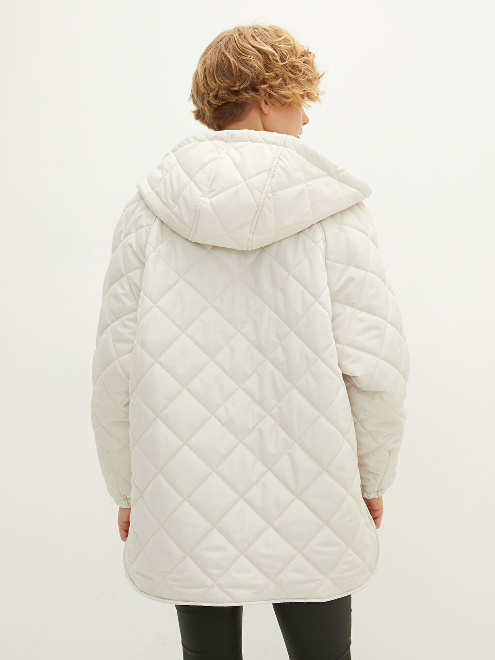 Bej Kapüşonlu Kapitone Desenli Uzun Kollu Kadın Şişme Mont-6