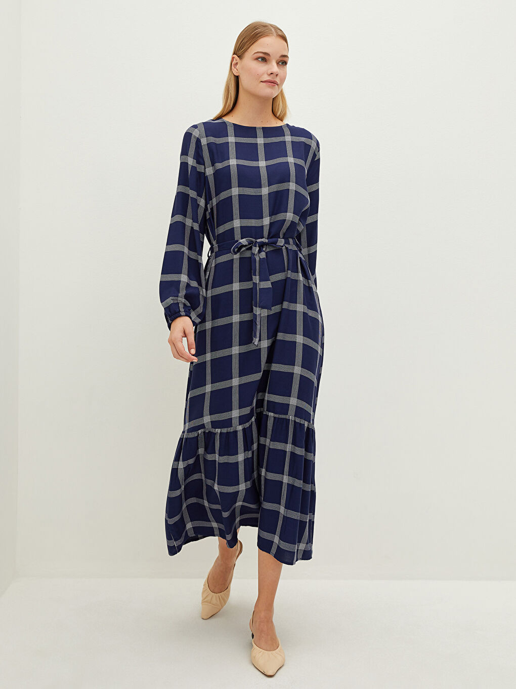 فستان نسائي بقصة A كم طويل بنقشة المربعات برقبة دائرية من الفيسكوز-1