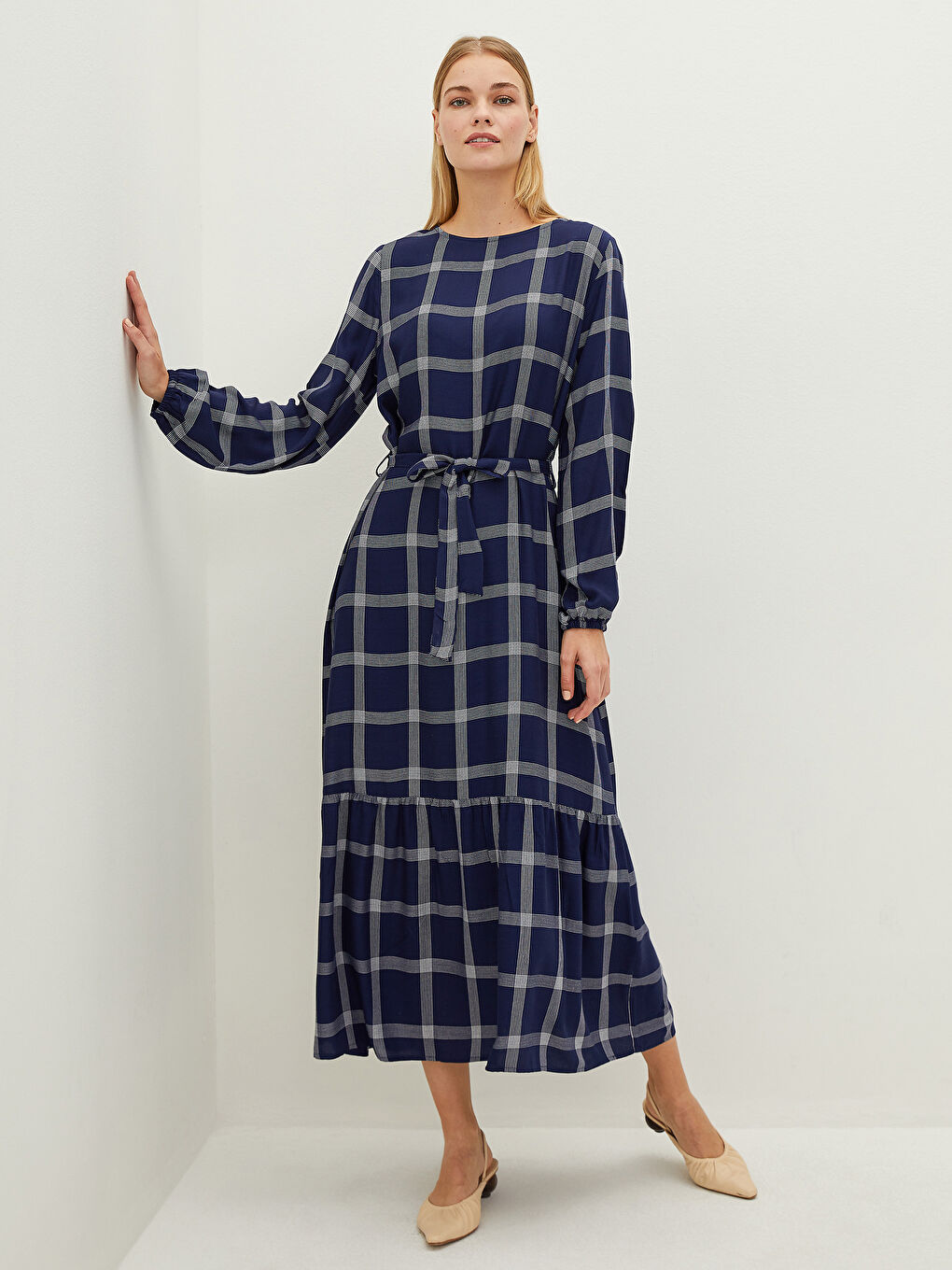 فستان نسائي بقصة A كم طويل بنقشة المربعات برقبة دائرية من الفيسكوز-2